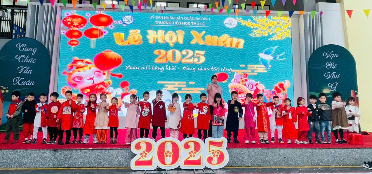 Học sinh lớp 1D hào hứng tham gia "Hội chợ Xuân 2025"