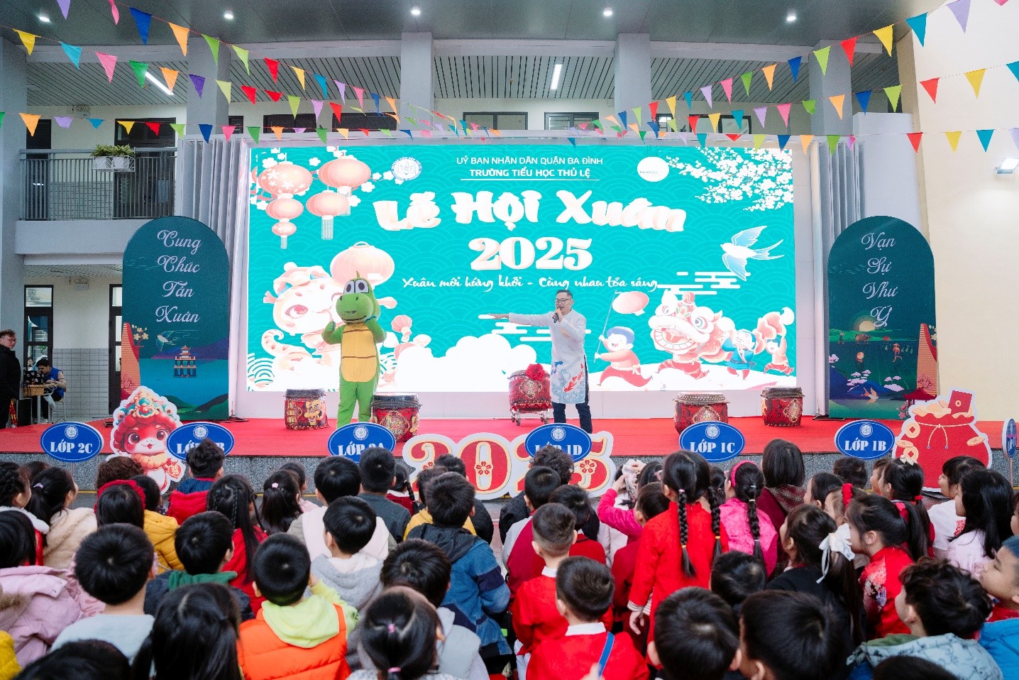 Học sinh trường Tiểu học Thủ Lệ háo hức tham gia Lễ hội Xuân 2025