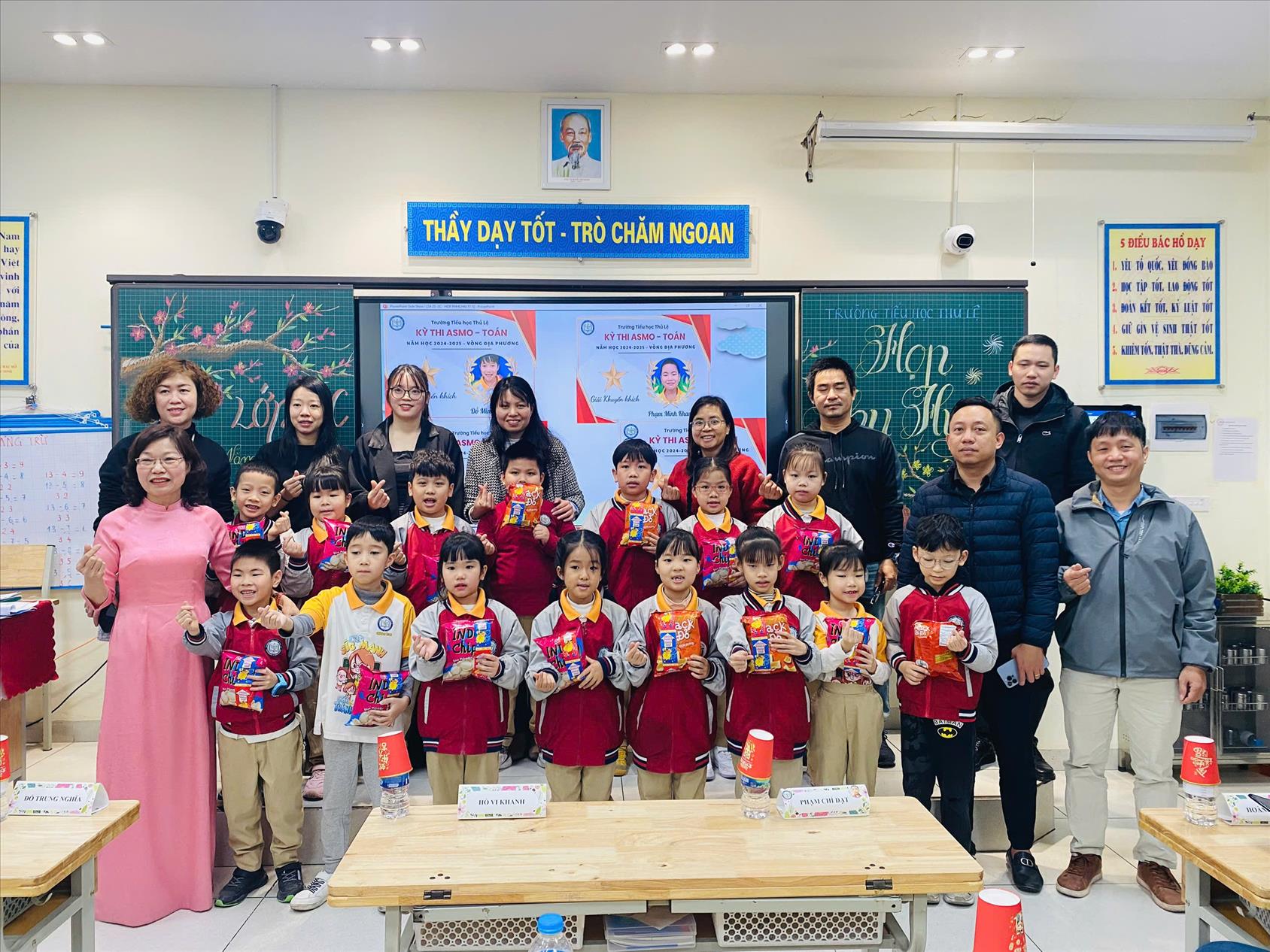 Buổi họp phụ huynh Sơ kết HKI đầy ấn tượng của lớp 2C