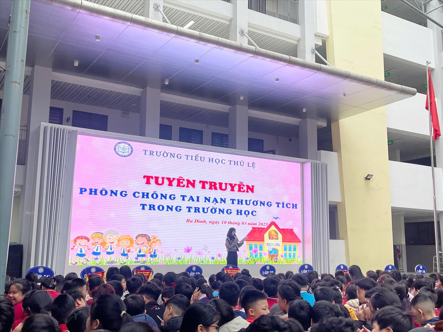 Trường Tiểu học Thủ Lệ tổ chức tuyên truyền Phòng tránh tai nạn thương tích trong trường học.