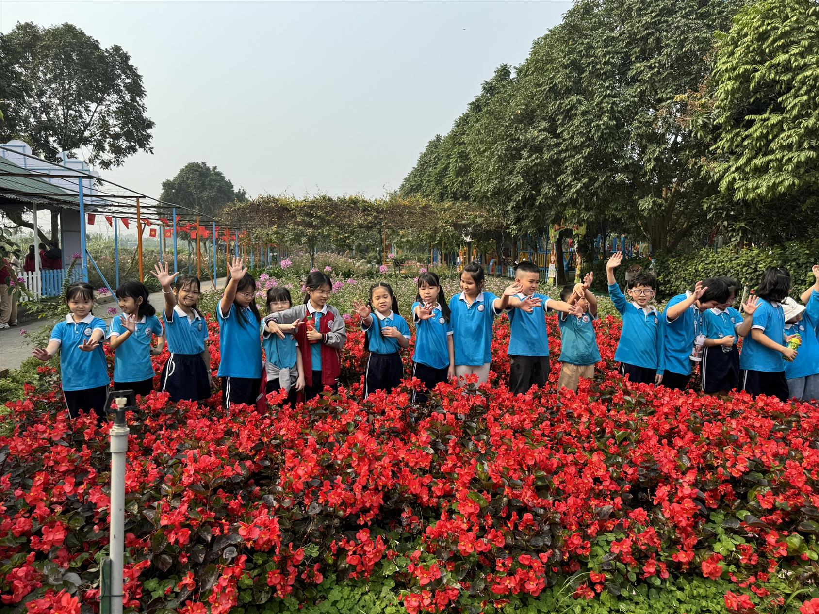 Chuyến tham quan dã ngoại của học sinh lớp 3A trường Tiểu học Thủ Lệ tại trang trại trải nghiệm nông nghiệp Hải Đăng- xã Yên Mỹ- huyện Thanh Trì- Hà Nội.