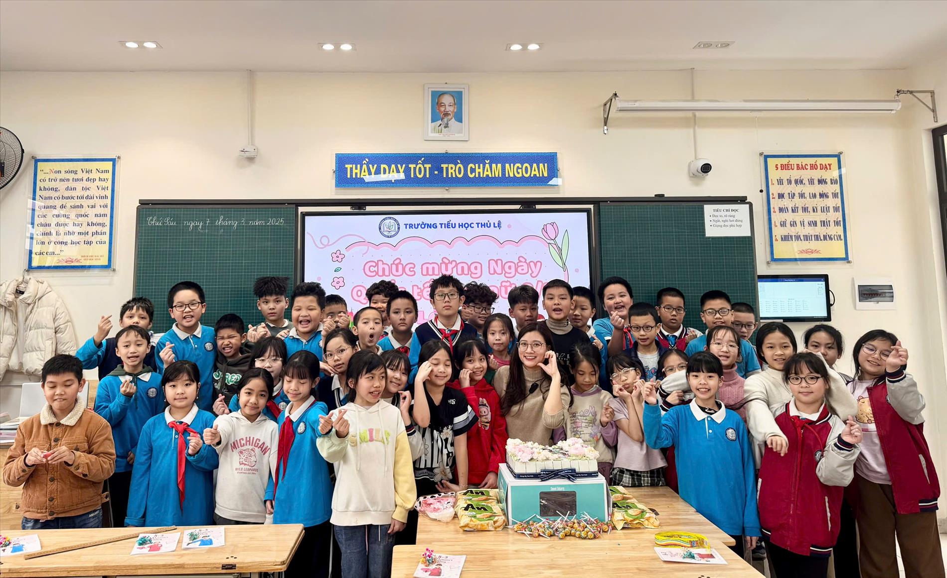 Học sinh lớp 4C hào hứng tham gia các hoạt động chào mừng Ngày Quốc tế Phụ nữ 8/3