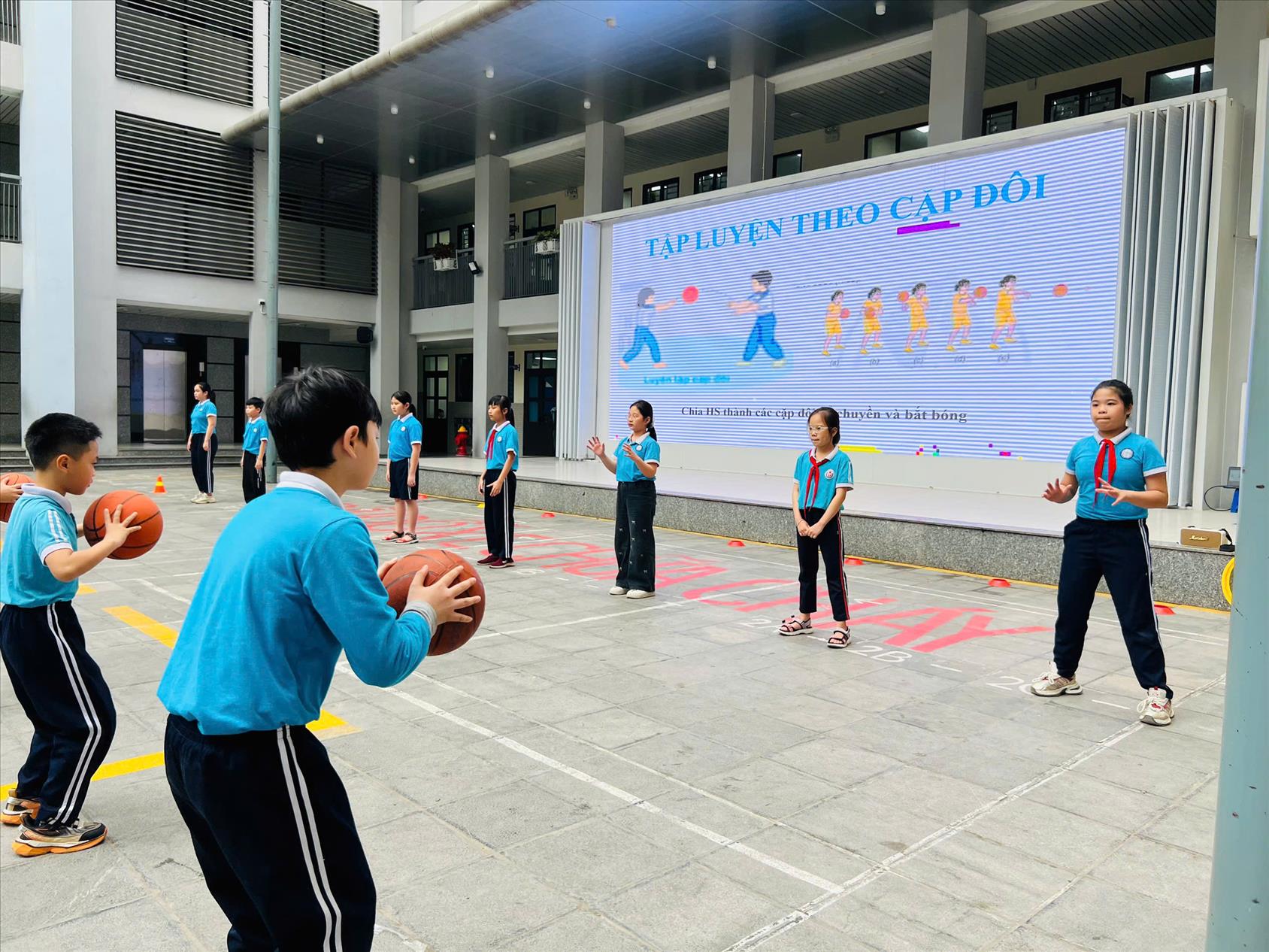 Hội giảng mùa xuân – Sân chơi chuyên môn sôi nổi của Tổ Văn – Thể – Mỹ tại Trường Tiểu học Thủ Lệ