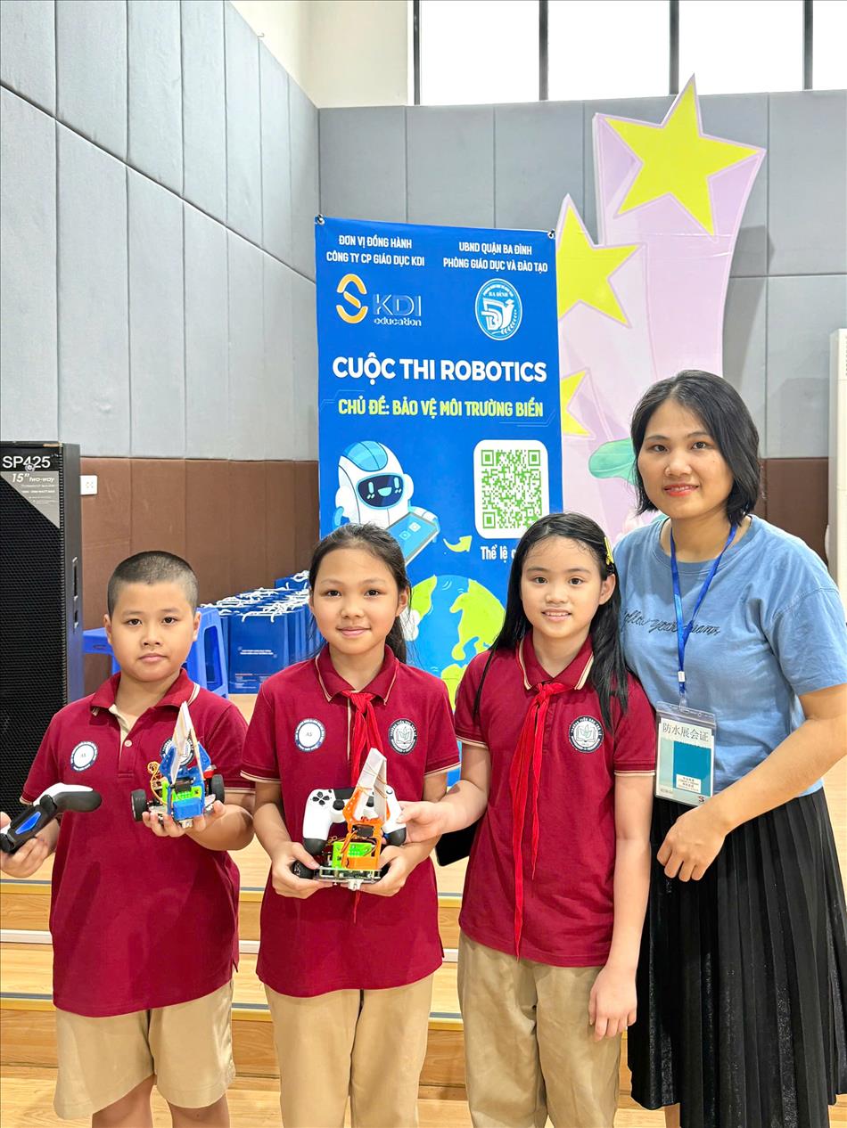 Học sinh trường Tiểu học Thủ Lệ tích cực tham gia cuộc thi Robotic