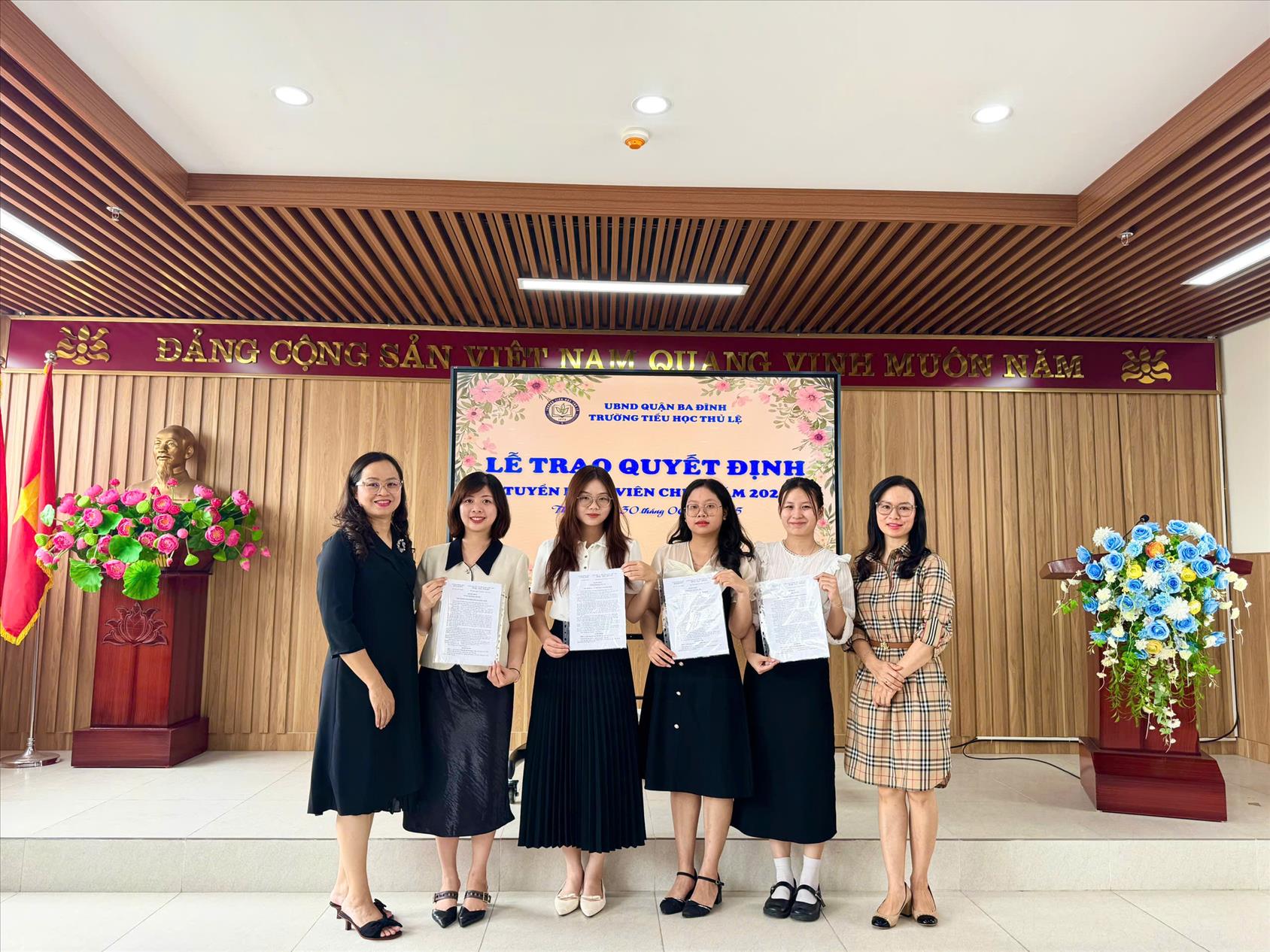 Lễ trao quyết định tuyển dụng viên chức năm 2025