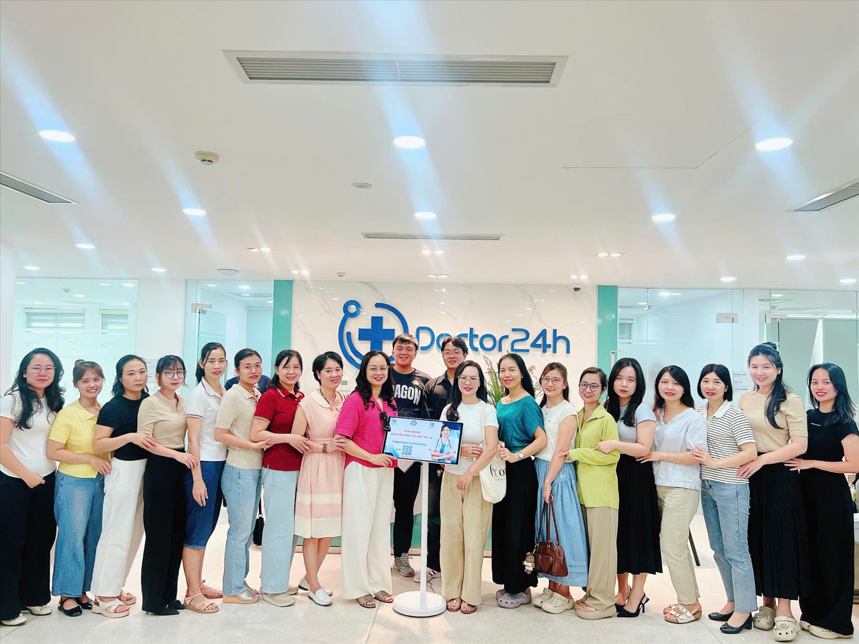 Cán bộ, giáo viên, nhân viên trường Tiểu học Thủ Lệ khám sức khỏe định kỳ năm học 2025– 2026