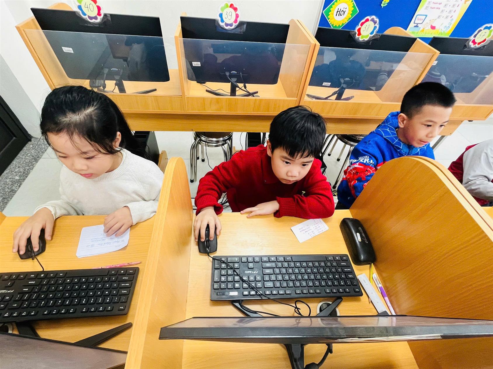 Học sinh khối 2 trường Tiểu học Thủ Lệ tự tin, toả sáng tại Cuộc thi “Trạng nguyên Tiếng Việt” cấp Phường năm học 2025-2026