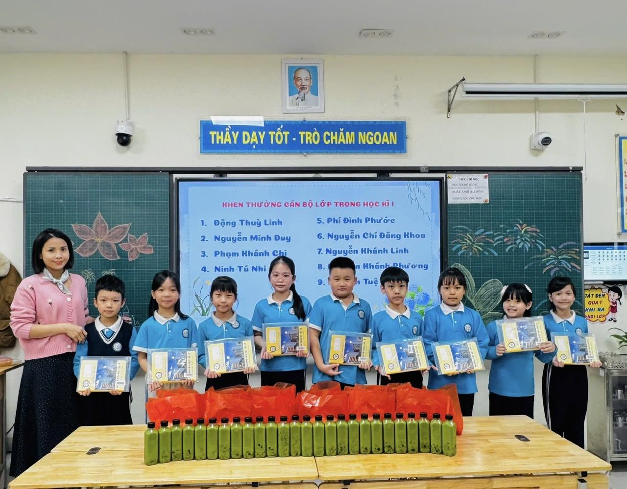 Buổi Sơ kết học kì I của học sinh lớp 3A trường Tiểu học Thủ Lệ