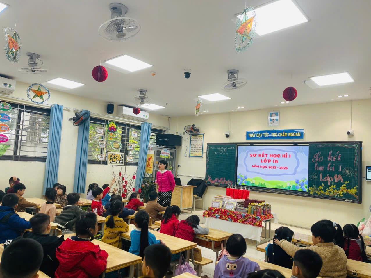 Buổi Sơ kết Học kì 1 ( 2025-2026) thật vui vẻ và ý nghĩa.