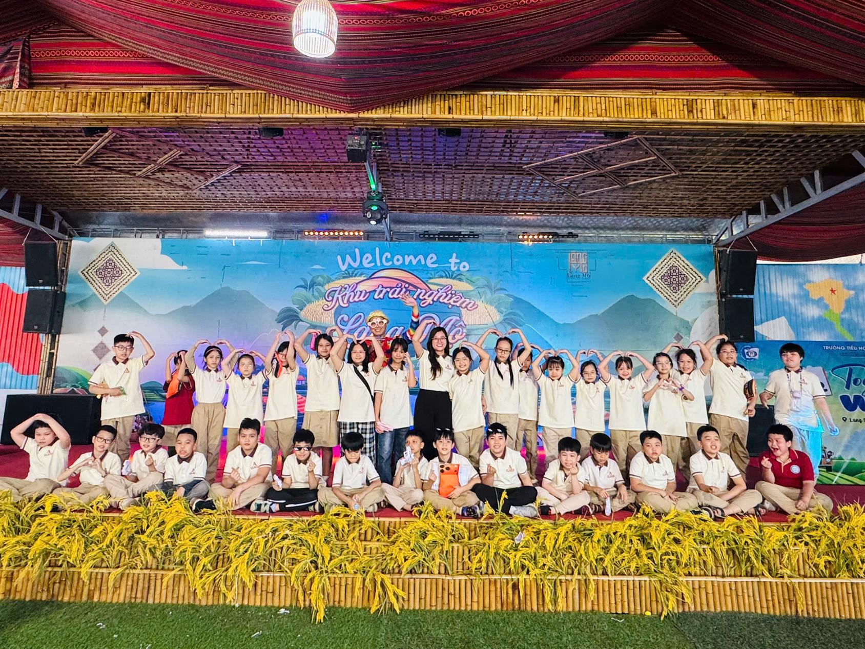 Cùng nhìn lại những kỉ niệm tươi đẹp của tập thể lớp 4A trong học kì 1 vừa qua nhé!