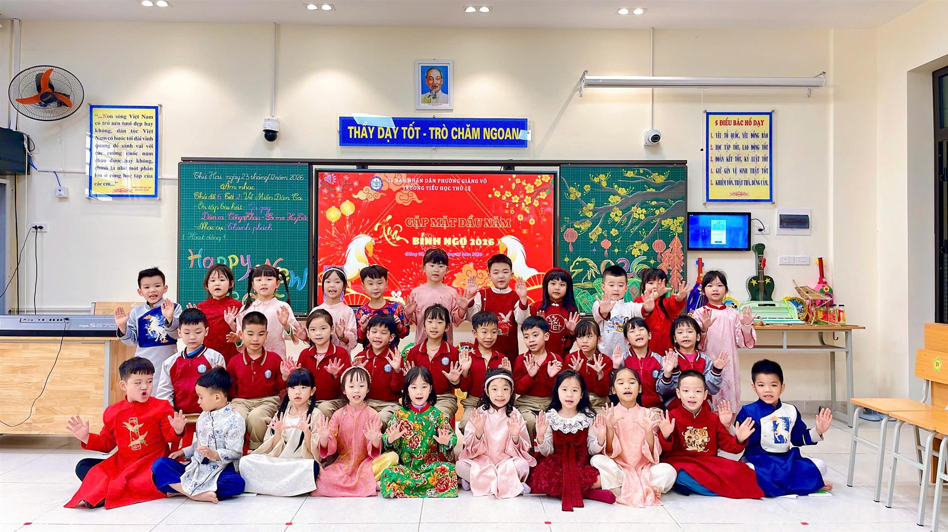 RỘN RÀNG NGÀY TRỞ LẠI – HÂN HOAN KHAI BÚT ĐẦU XUÂN CỦA LỚP 1C