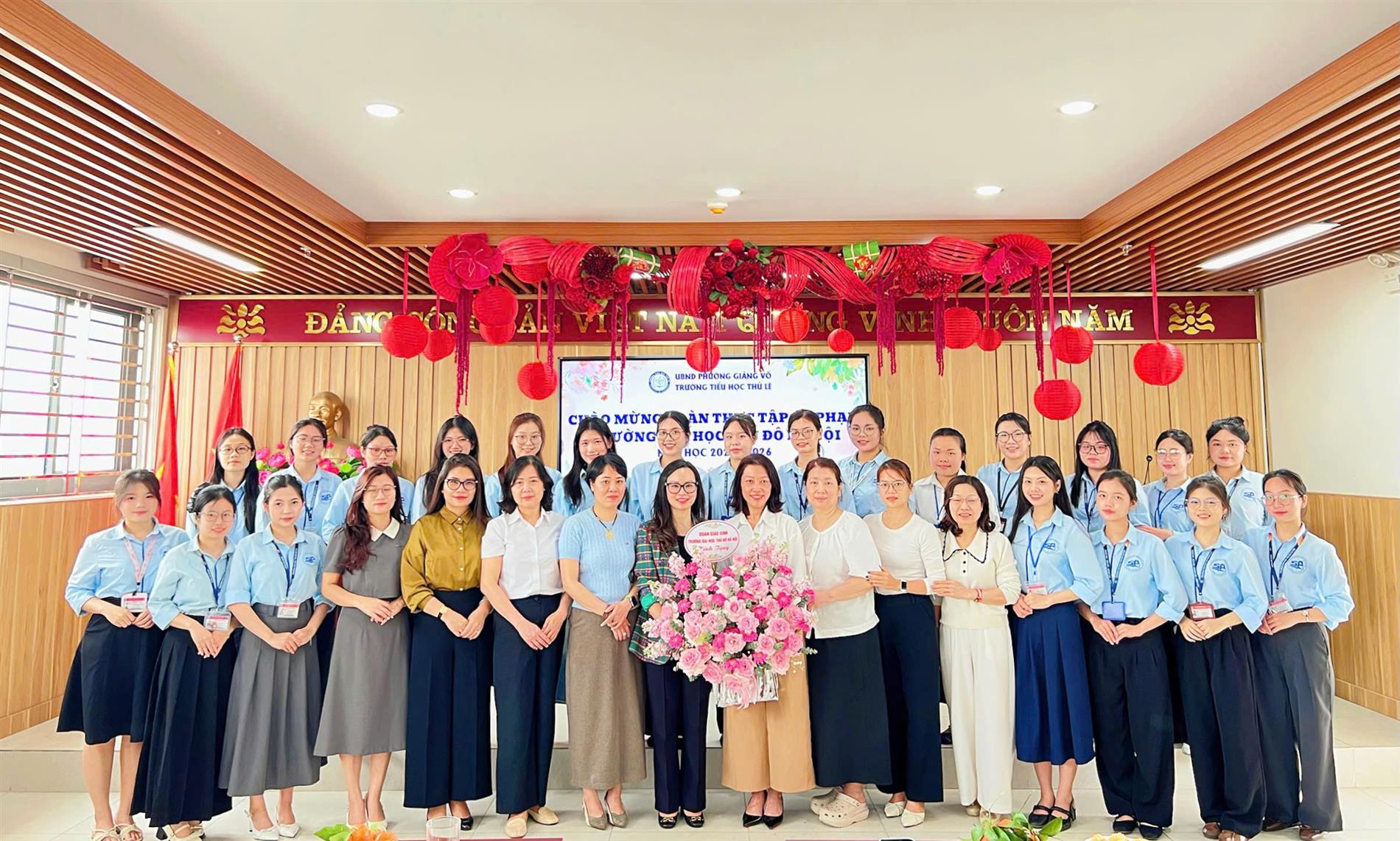 Trường Tiểu học Thủ Lệ tổ chức gặp mặt đoàn thực tập sư phạm trường Đại học Thủ đô Hà Nội.