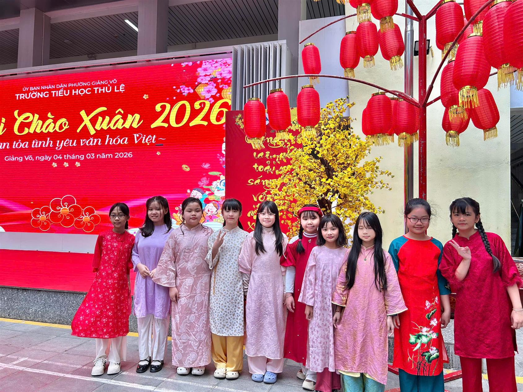 Chào Xuân Rực Rỡ Cùng Tập Thể Lớp 5D