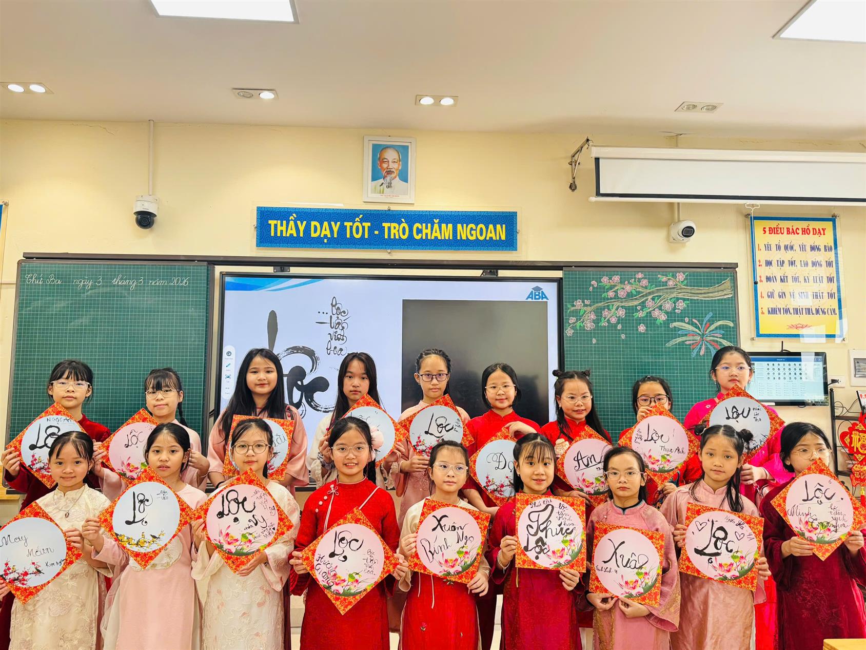 Học sinh lớp 4A hào hứng tham gia Lễ hội chào Xuân - Lan tỏa tình yêu văn hóa Việt