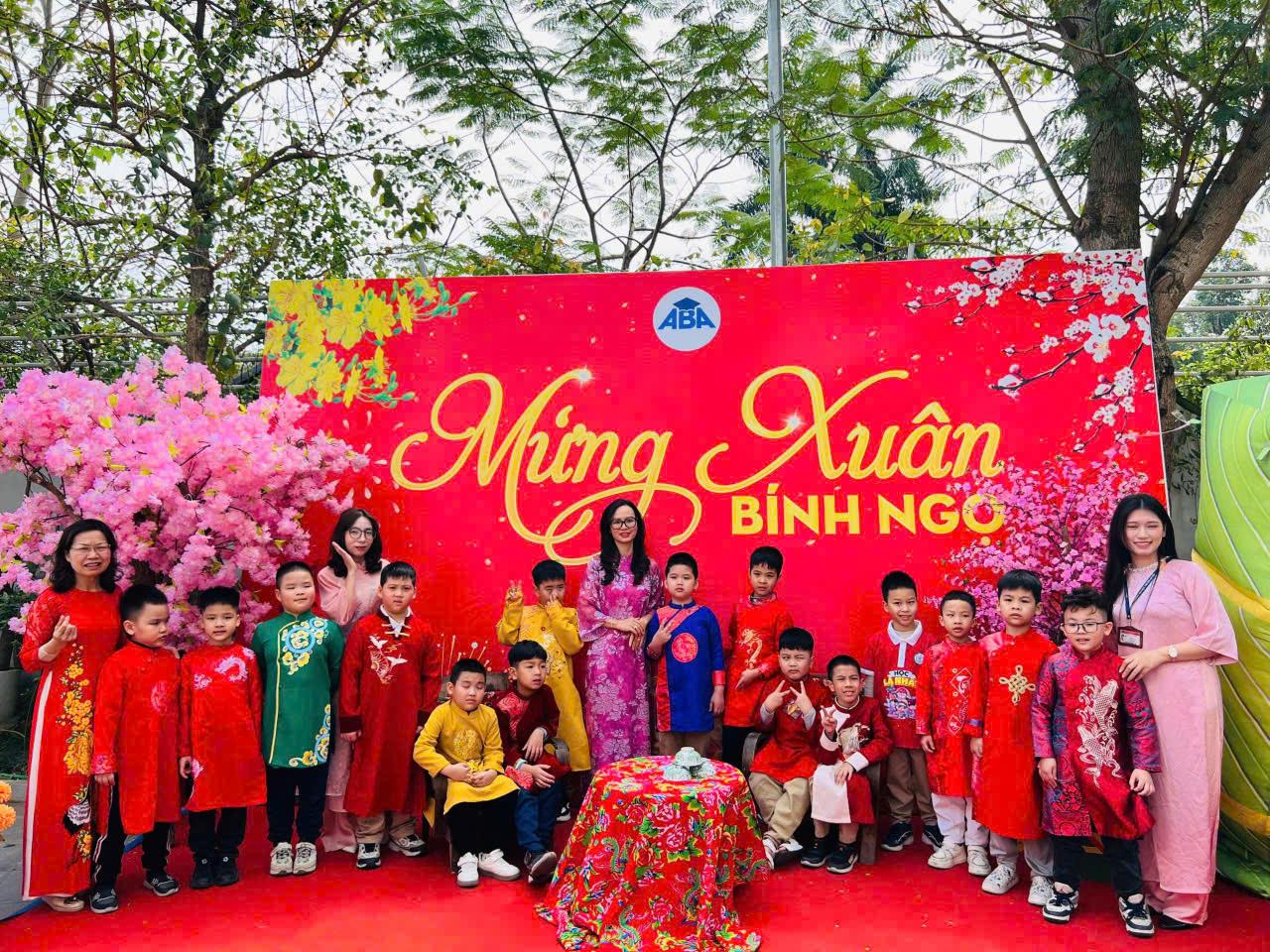 Học sinh Khối 2 trường Tiểu học Thủ Lệ thích thú tham gia Lễ hội chào xuân 2026