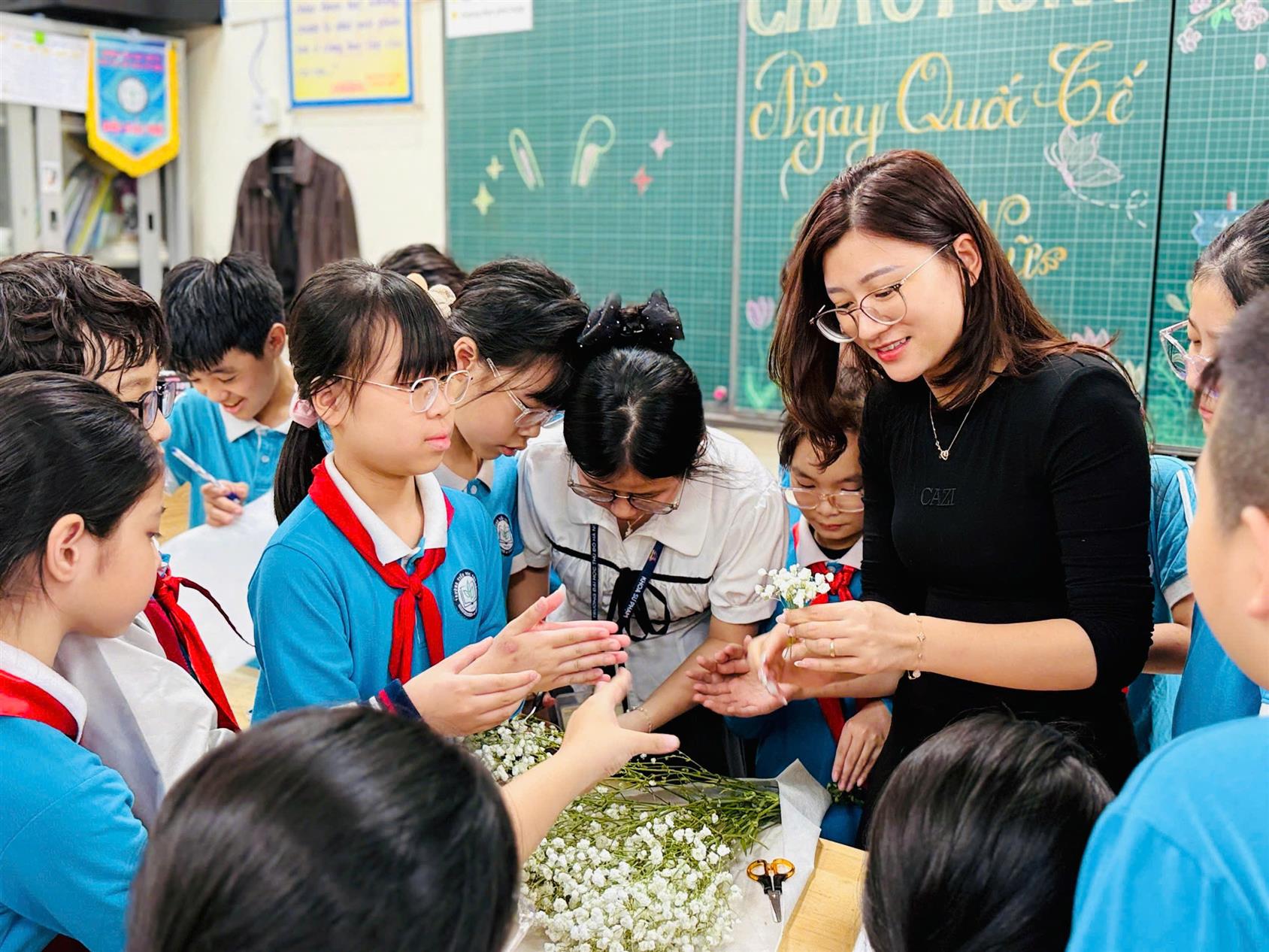 🌸💐Hoạt động ý nghĩa của cô trò 4A chào mừng ngày Quốc tế Phụ nữ 8/3🌸💐