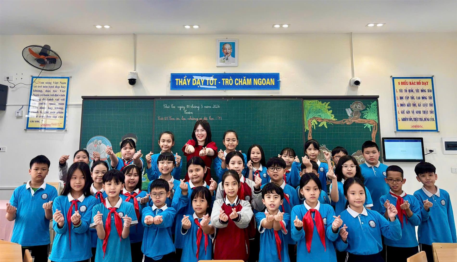 Đổi mới dạy học Toán theo trạm: Tiết chuyên đề môn Toán khối 4 sáng tạo, học sinh lớp 4B tích cực