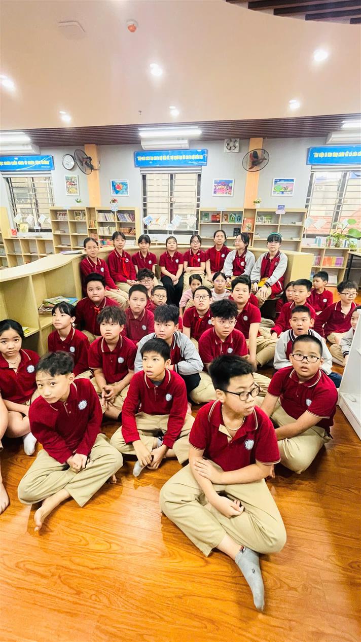 Lớp 5C hào hứng với tiết đọc mở rộng: Khi thư viện là "thế giới phẳng"