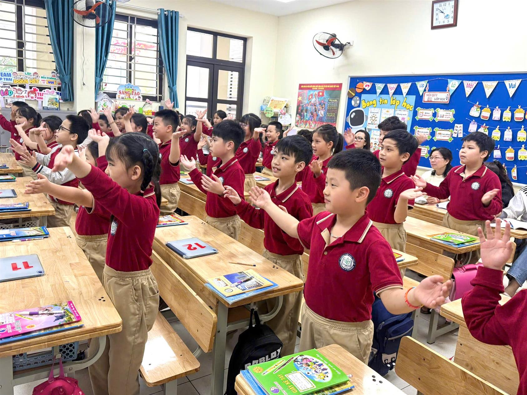 Học sinh lớp 3B hào hứng với tiết chuyên đề ipad môn Tiếng Việt