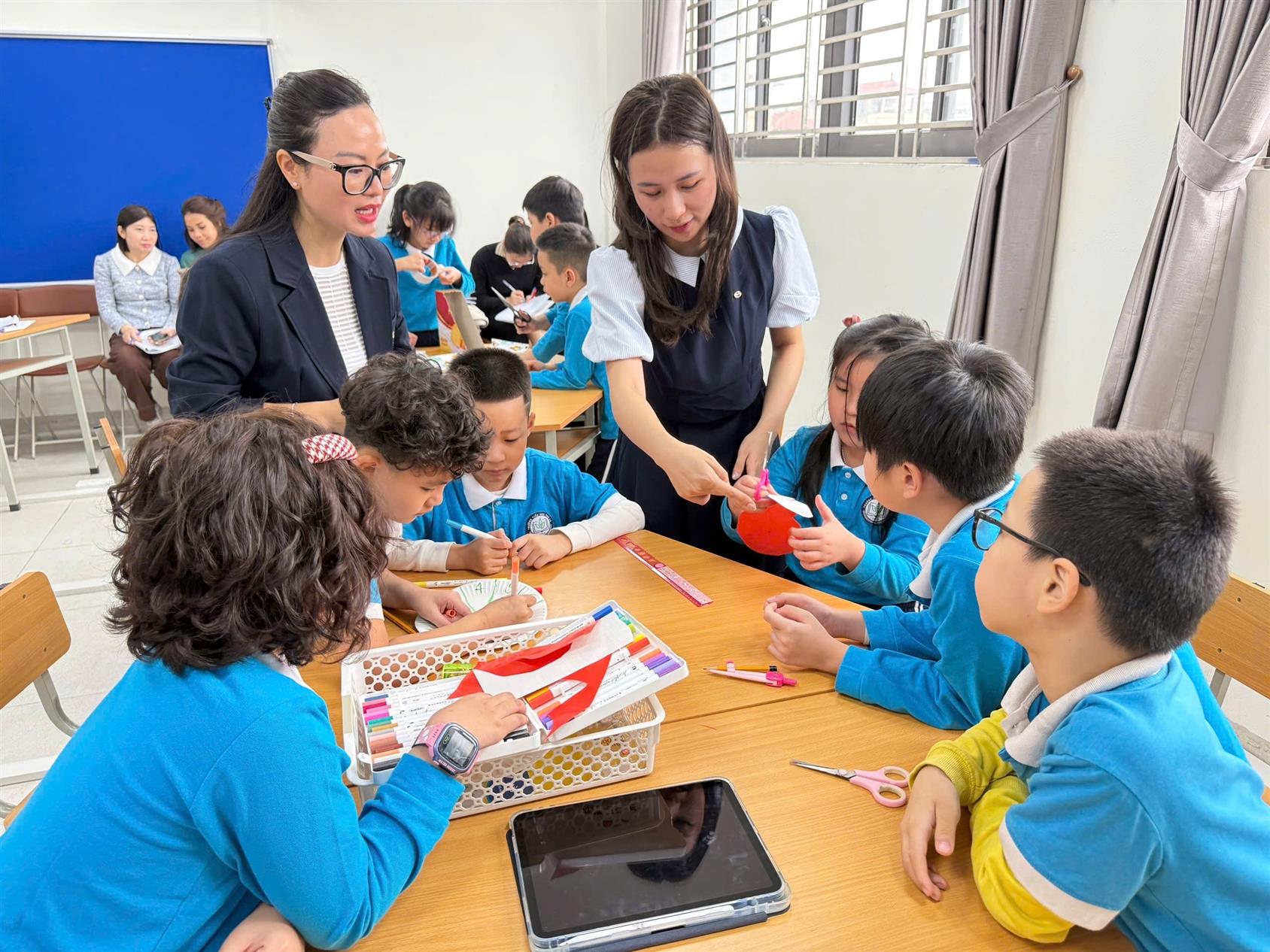 TIẾT HỌC STEM SÁNG TẠO ĐỒ DÙNG HỌC TẬP CỦA HỌC SINH LỚP 3B