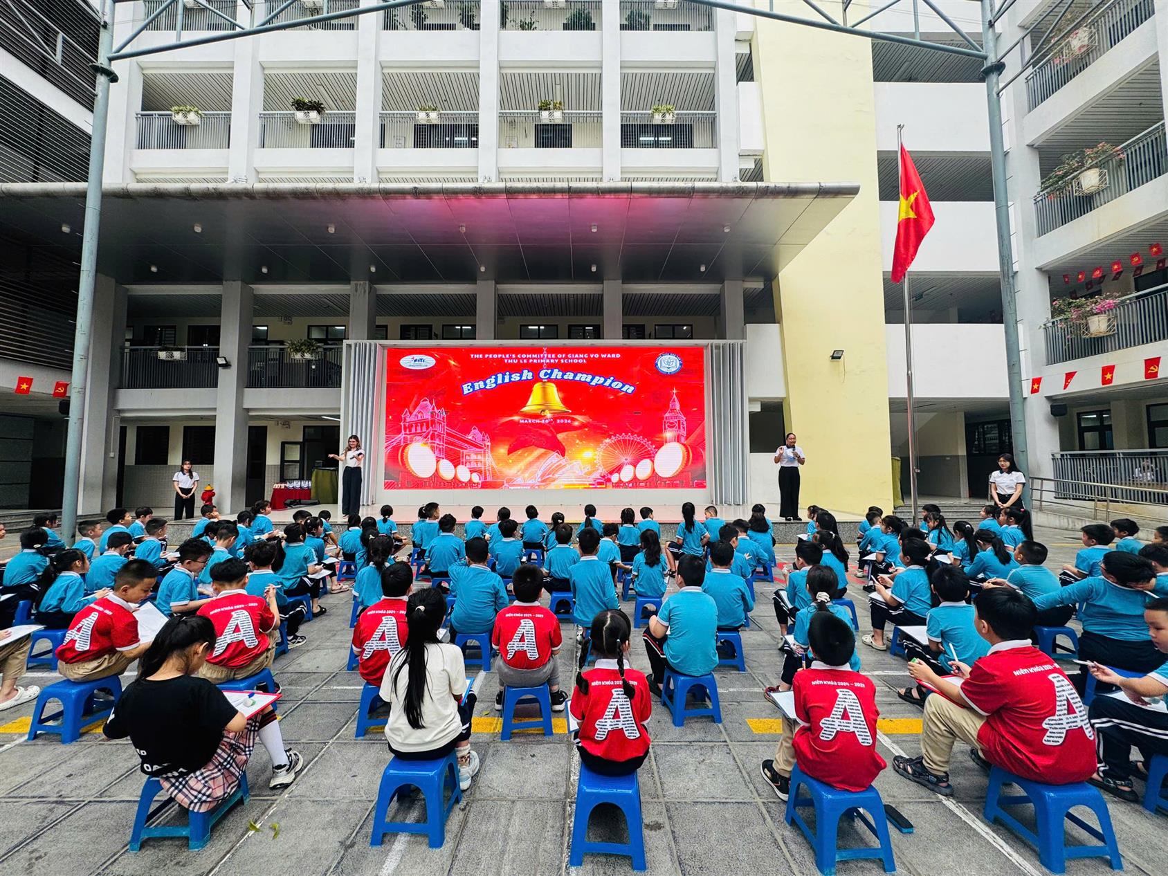 Học sinh khối 2 Trường Tiểu học Thủ Lệ sôi nổi, hào hứng tham gia cuộc thi Rung chuông vàng