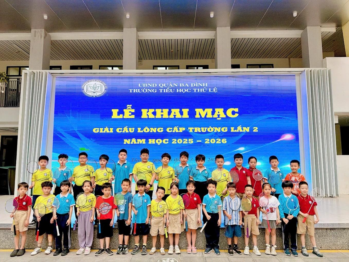 Trường Tiểu học Thủ Lệ khai mạc giải thi đấu cầu lông khối 2 và khối 3 lần thứ 2