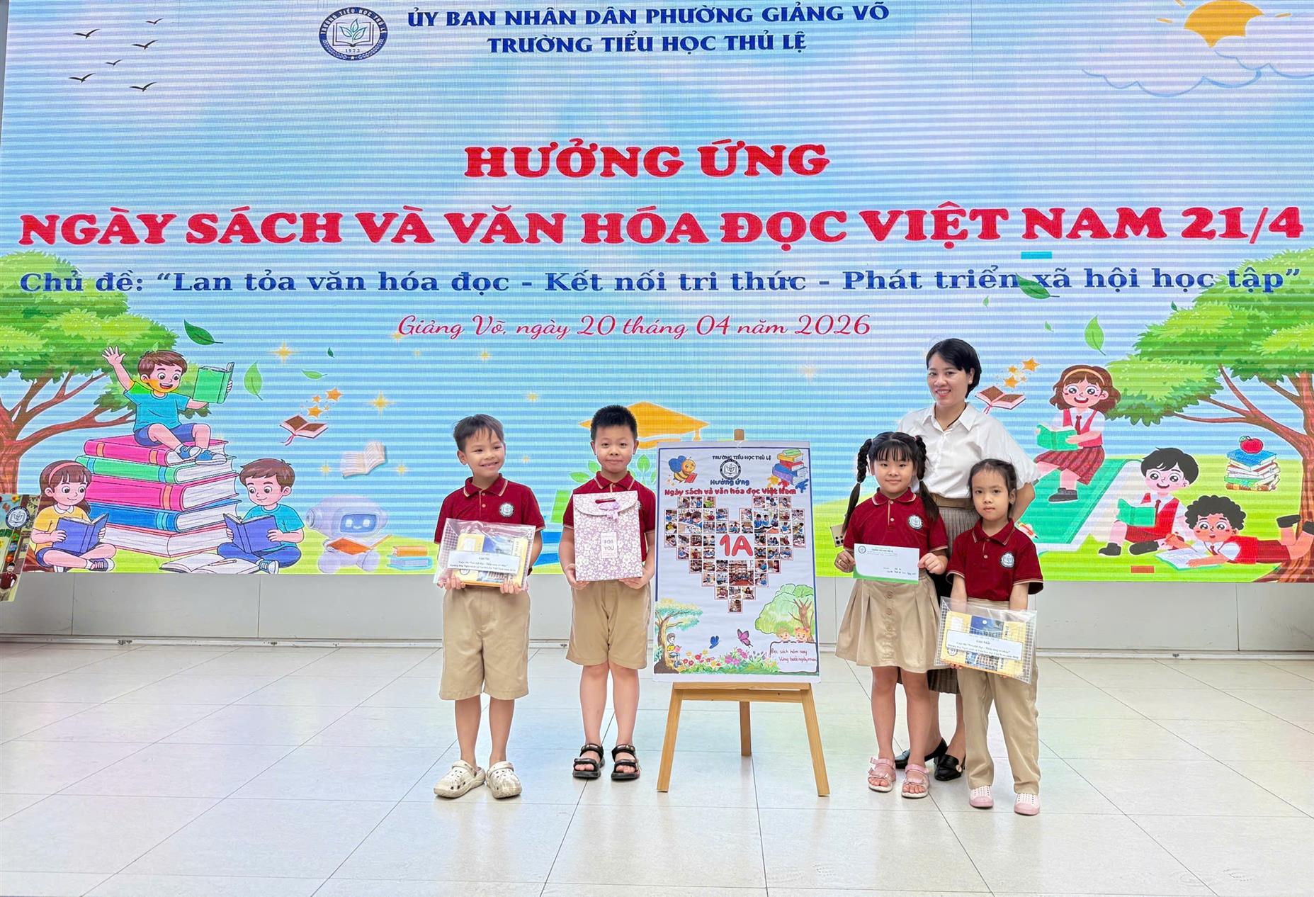 Lớp 1A hào hứng với các hoạt động của Ngày sách và Văn hóa đọc Việt Nam 2026.