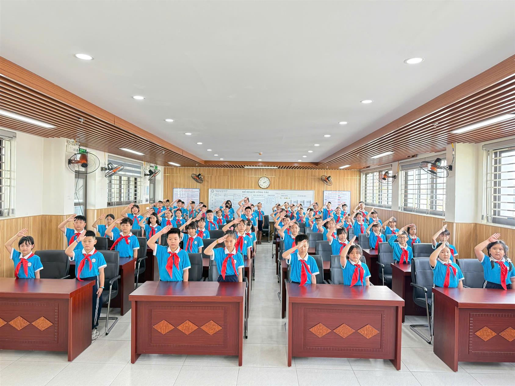 Học sinh khối 3 Trường Tiểu học Thủ Lệ sẵn sàng bước vào hàng ngũ Đội TNTP Hồ Chí Minh