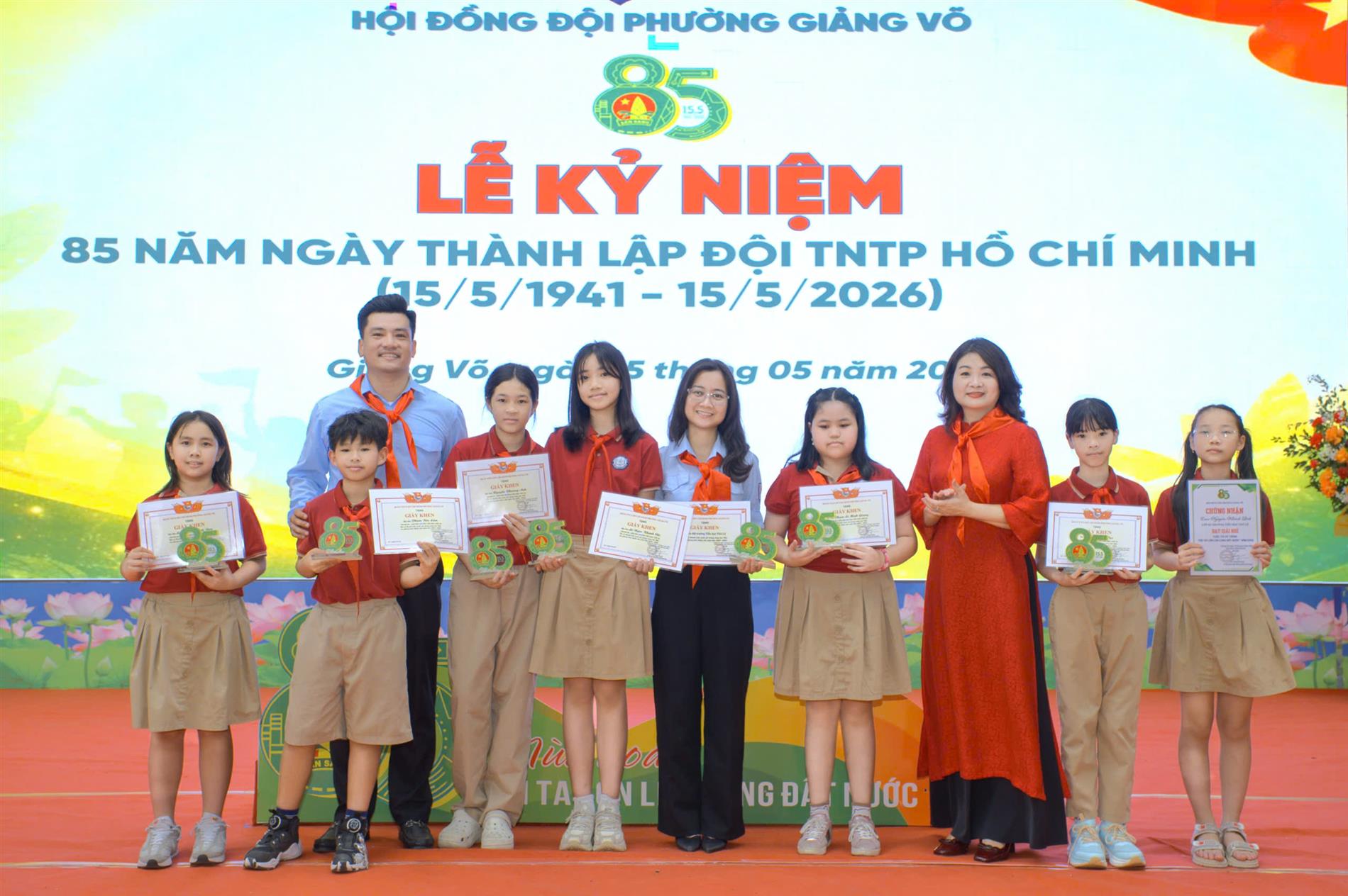 Liên đội trường Tiểu học Thủ Lệ gặt hái nhiều thành tích nổi bật trong chương trình Kỷ niệm 85 năm ngày thành lập Đội TNTP Hồ Chí Minh.