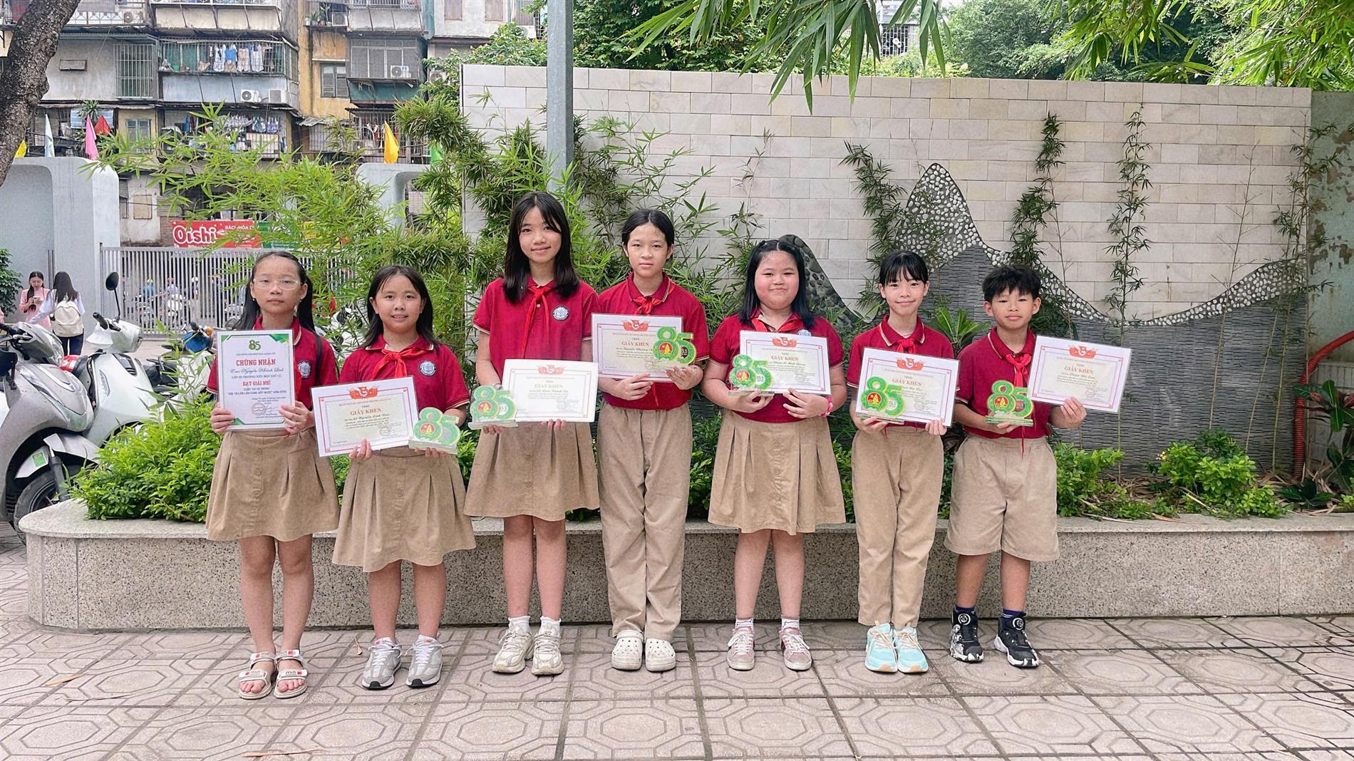 🌸 Tự hào hai bông hoa xinh đẹp, tài năng của lớp 4B 🌸