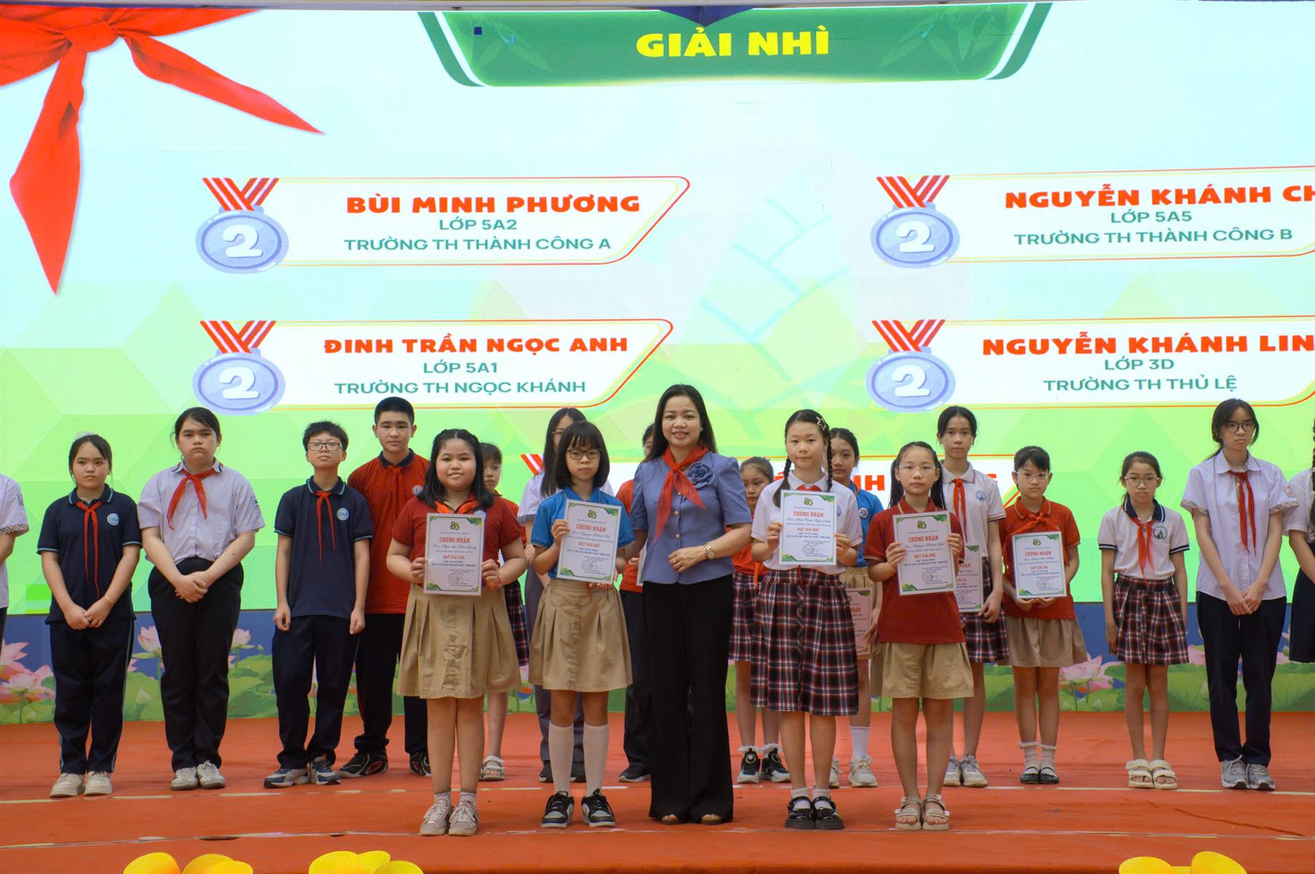 Liên đội trường Tiểu học Thủ Lệ đạt thành tích xuất sắc trong cuộc thi vẽ tranh “Đội ta lớn lên cùng Đất nước” năm 2026.