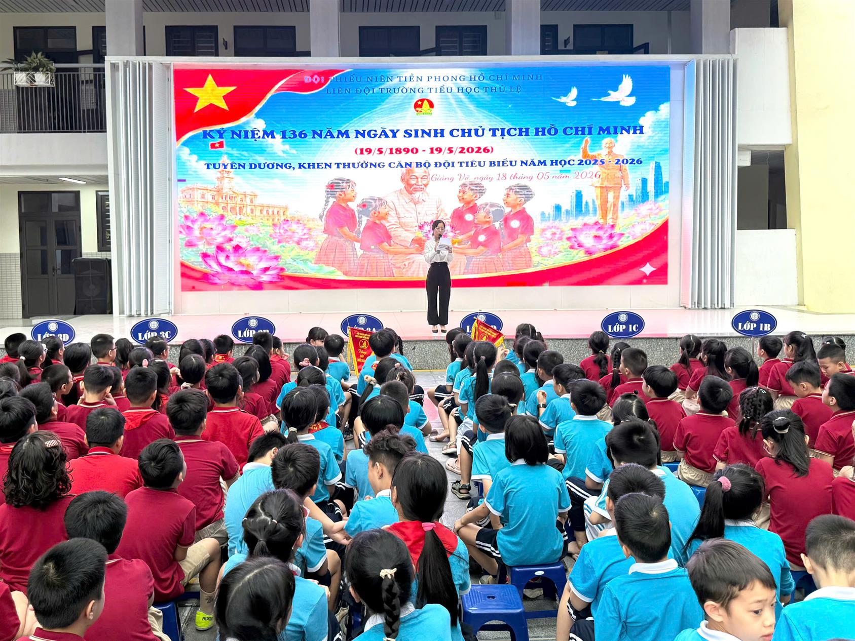 Liên đội trường Tiểu học Thủ Lệ tổ chức chương trình kỷ niệm 136 năm ngày sinh Chủ tịch Hồ Chí Minh và tuyên dương Cán bộ Đội tiêu biểu năm học 2025 – 2026.