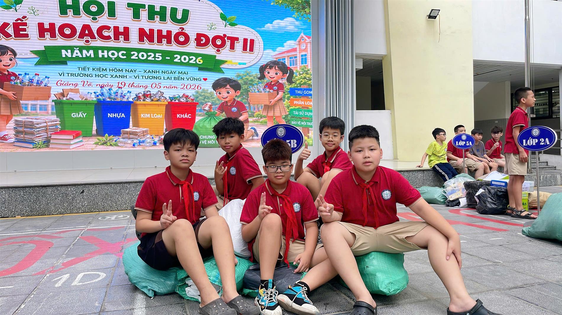 🌼 Việc làm nhỏ ý nghĩa lớn – Cô và trò lớp 5B hưởng ứng phong trào “Kế hoạch nhỏ"