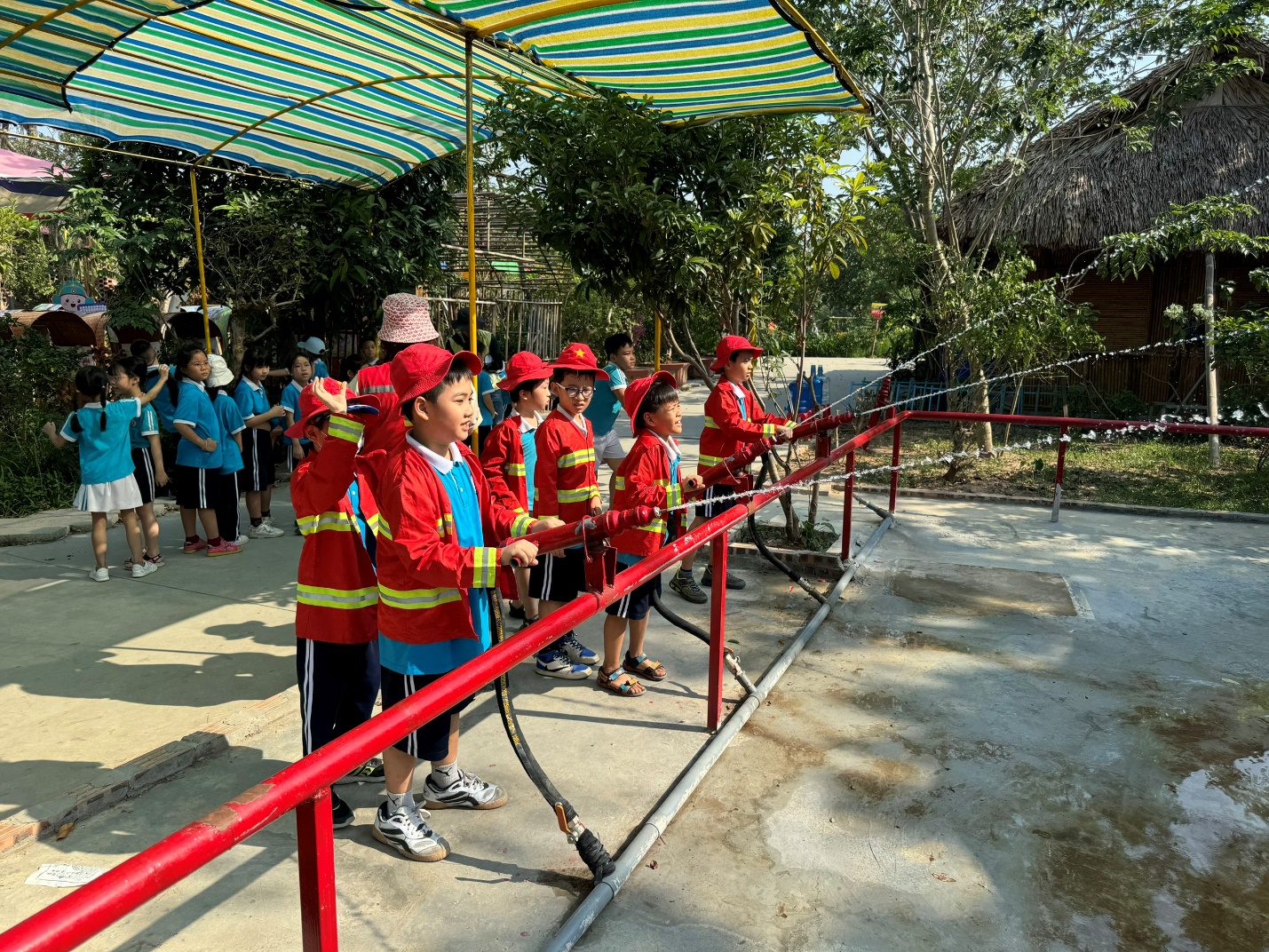 A group of children in red uniforms

Description automatically generated