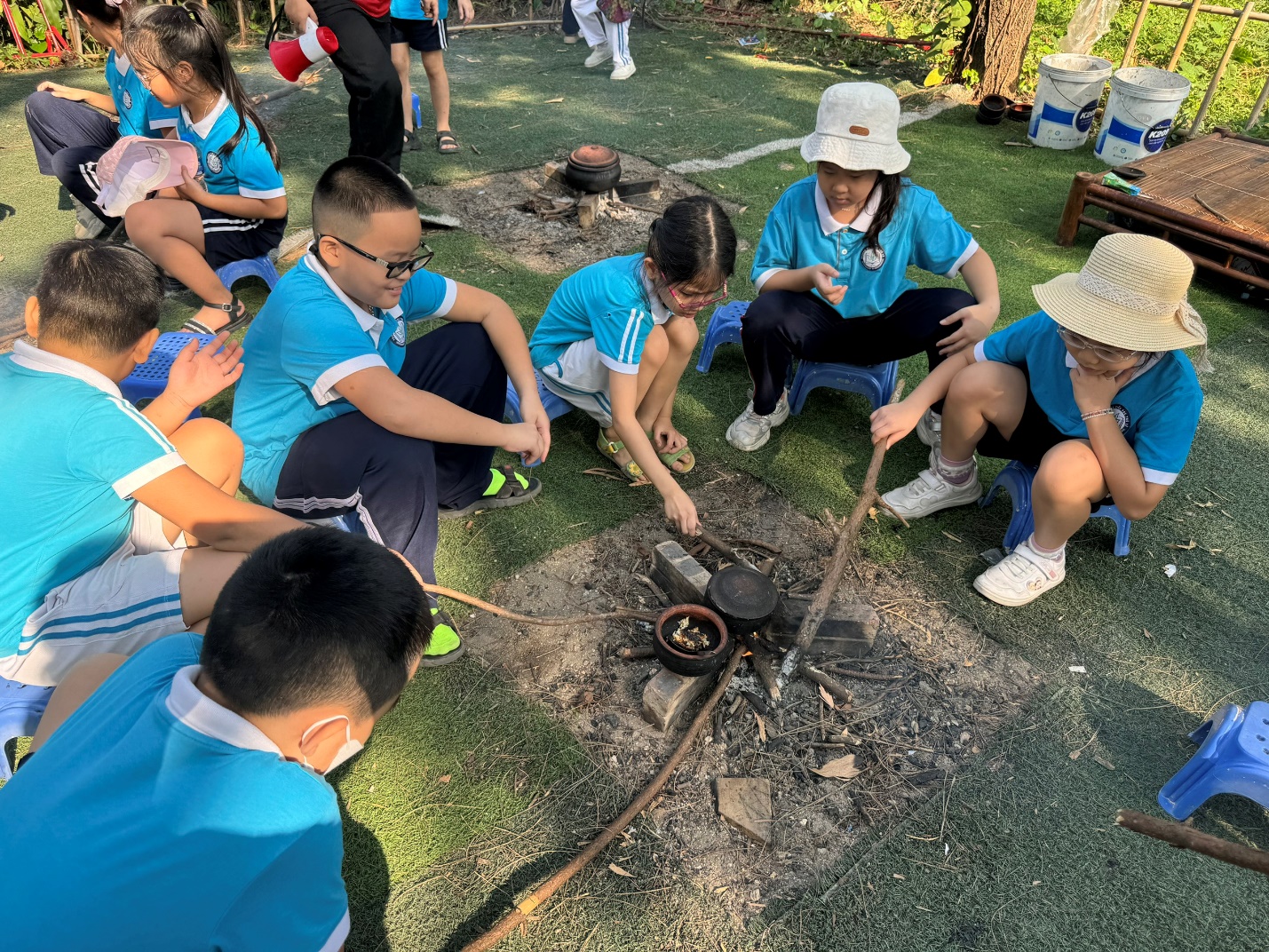 A group of people sitting around a fire

Description automatically generated