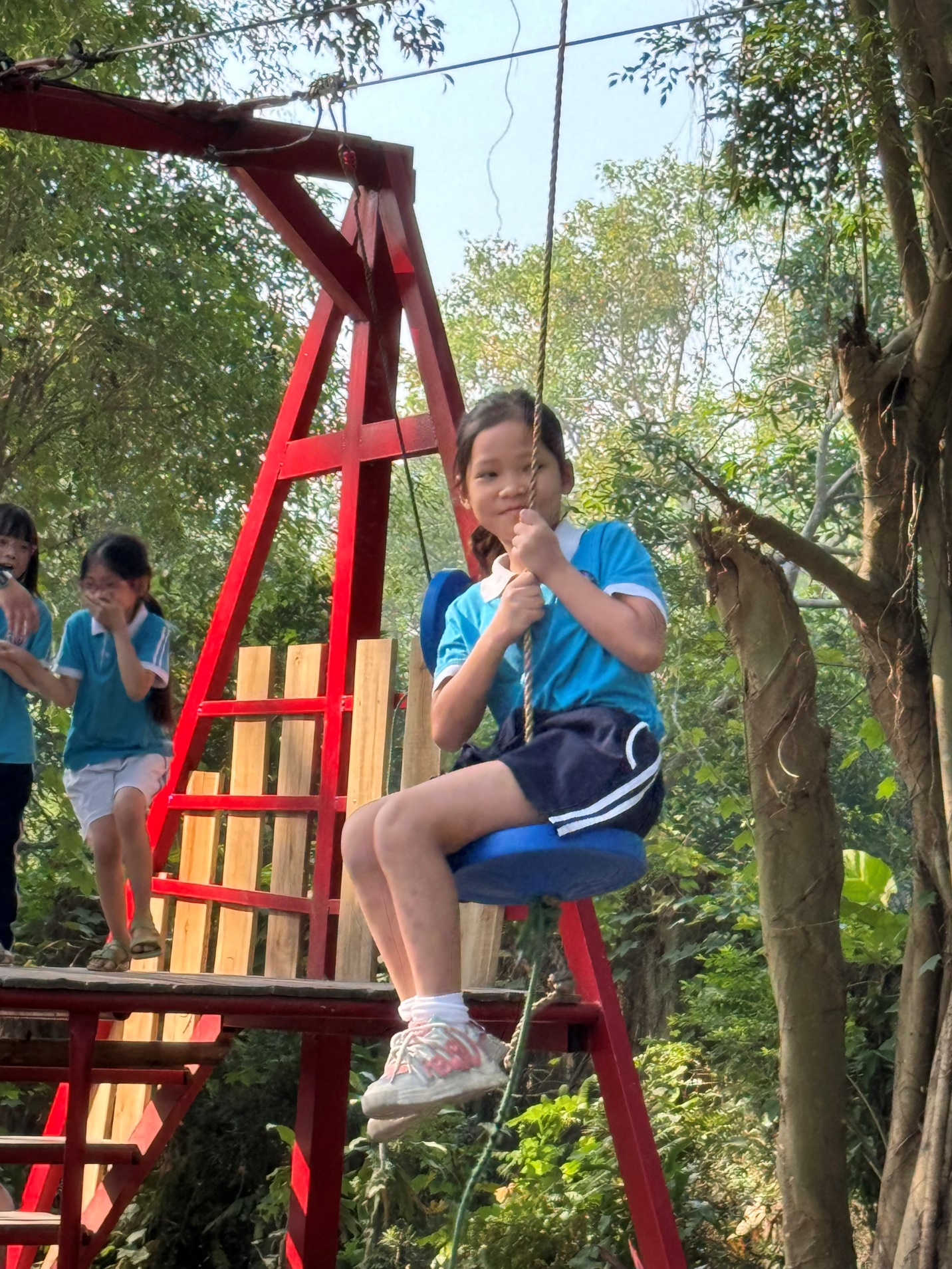 A child on a swing

Description automatically generated