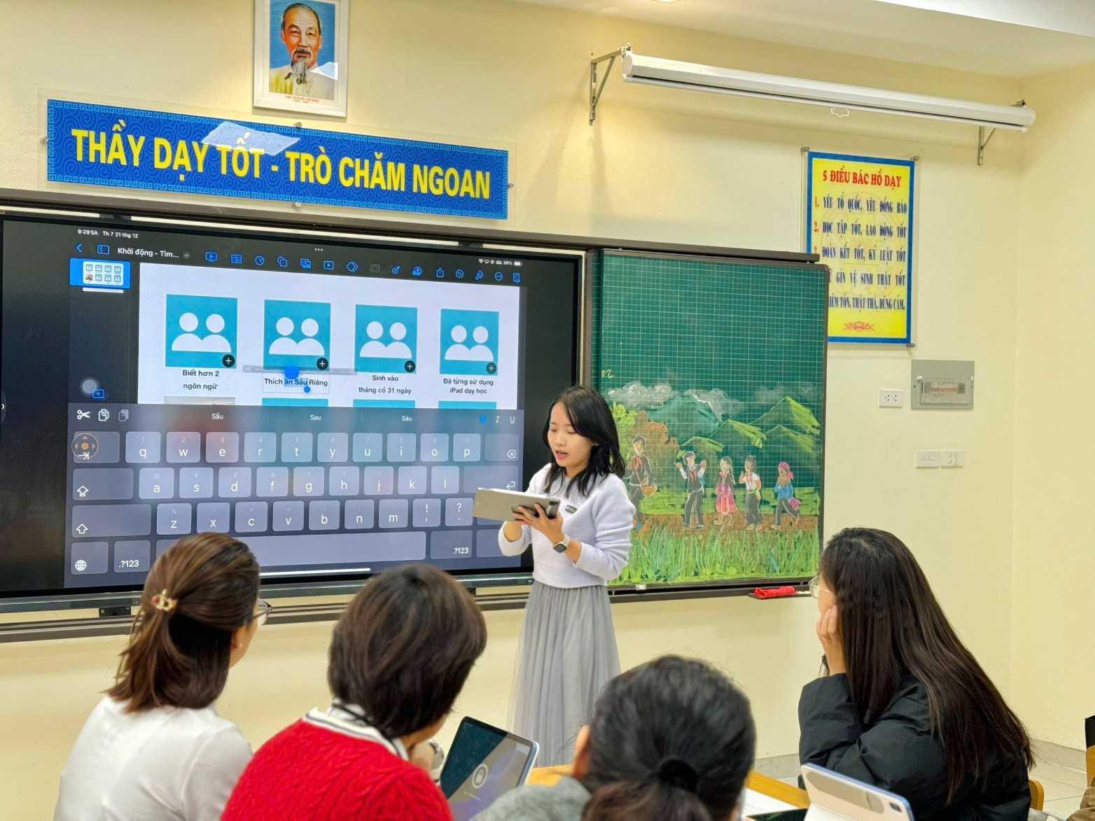 A person standing in front of a large screen
Description automatically generated