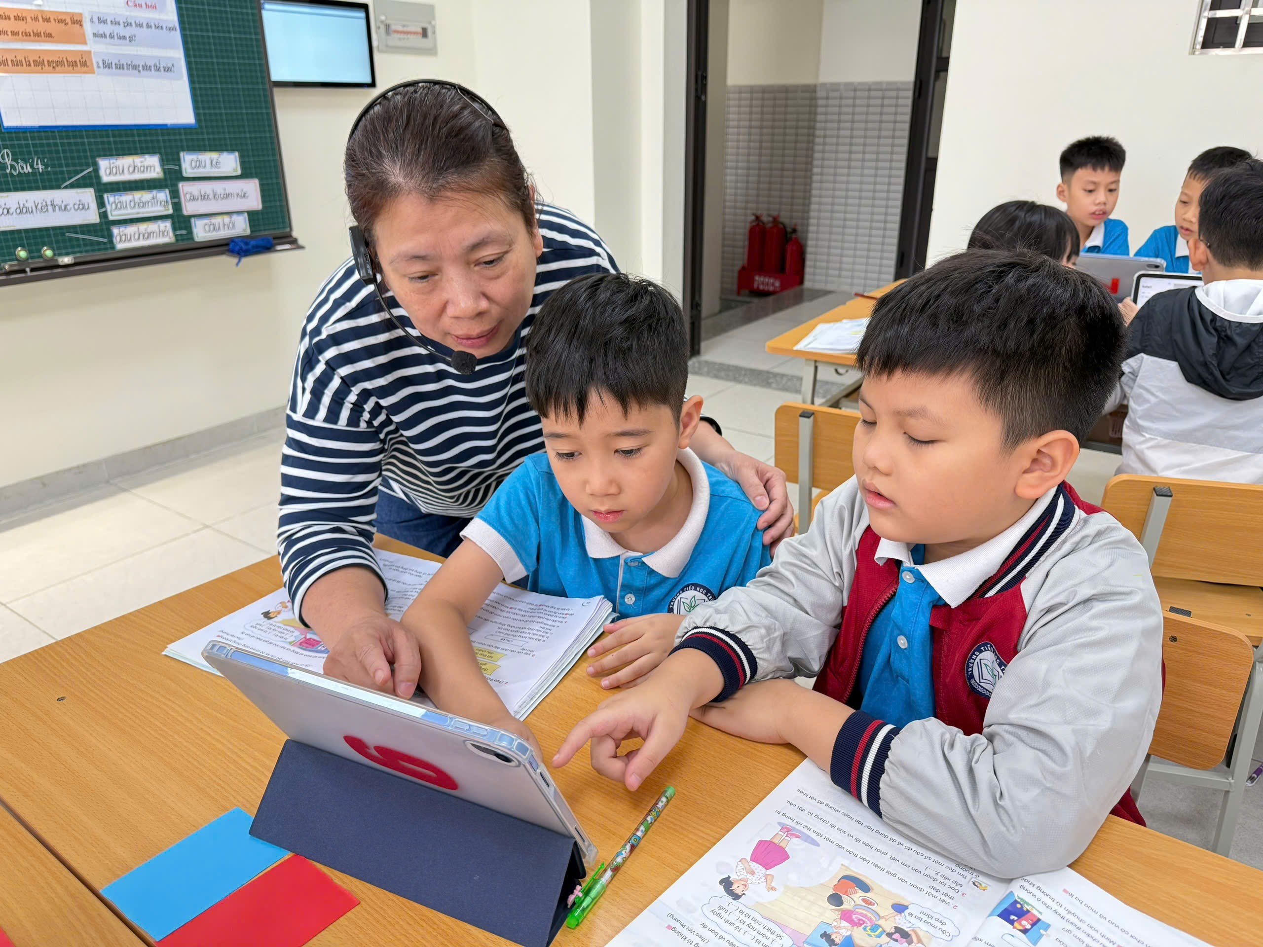 A person and children looking at a tablet

AI-generated content may be incorrect.