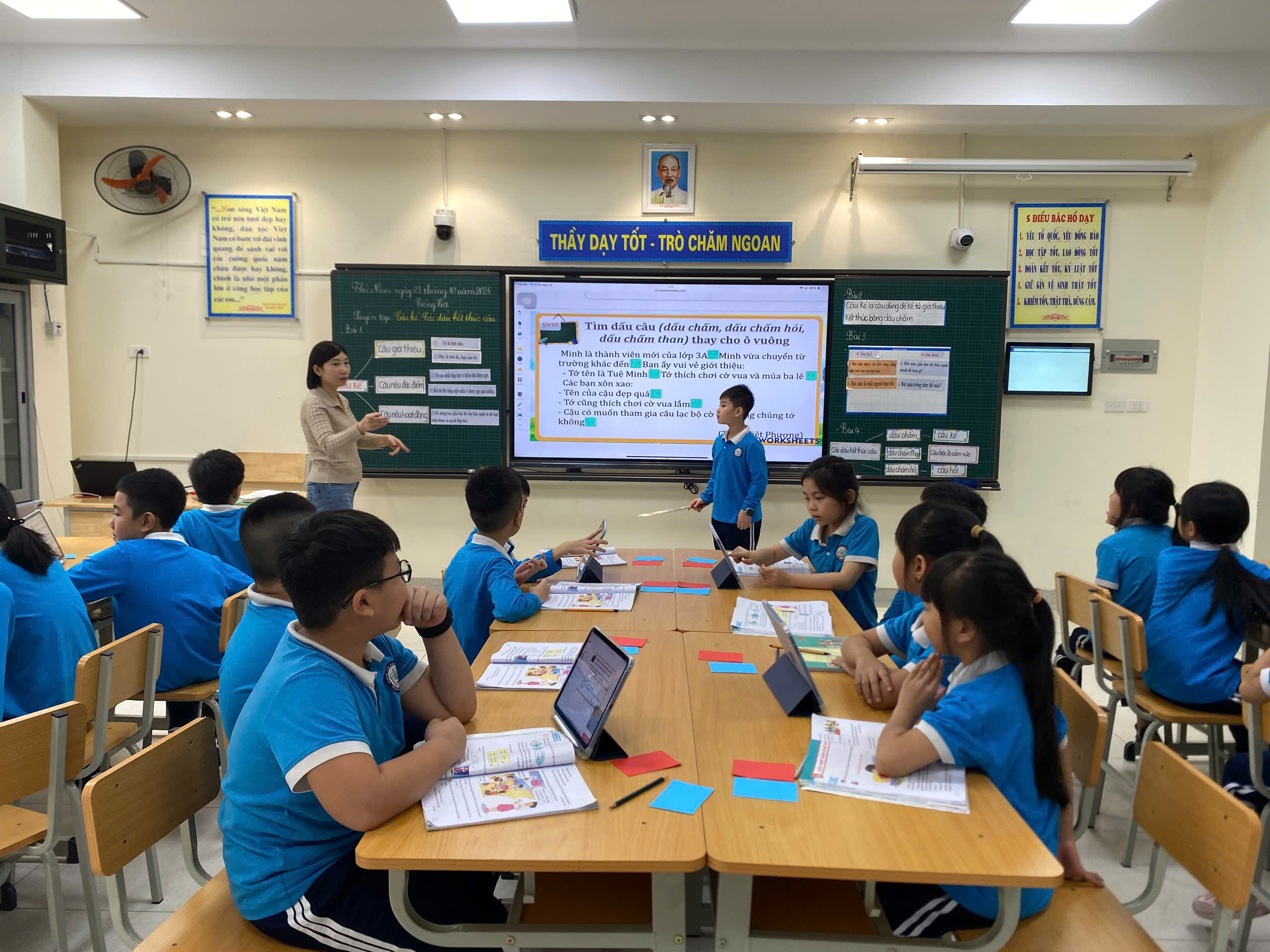 A group of children in a classroom

AI-generated content may be incorrect.