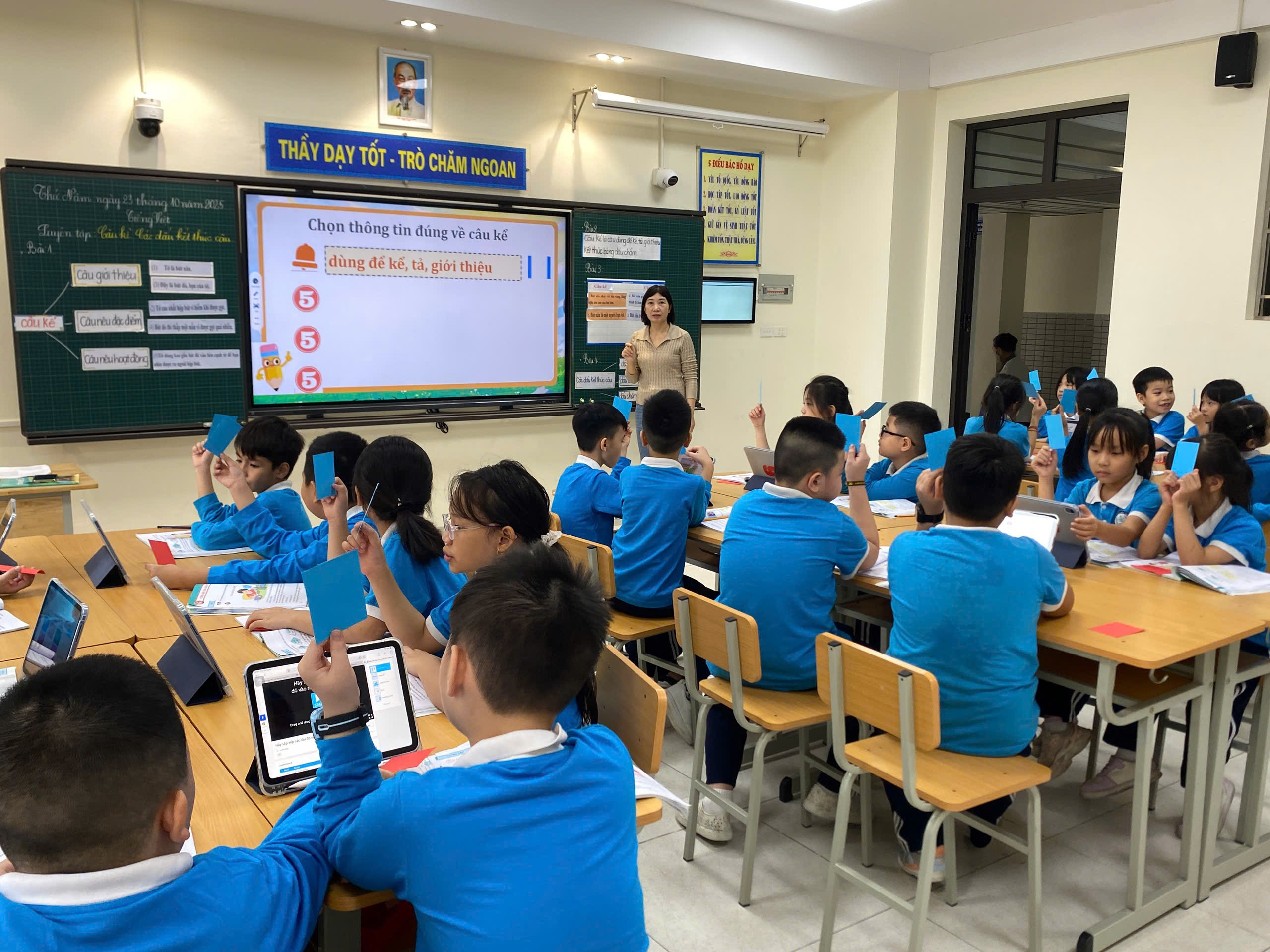 A group of children in a classroom

AI-generated content may be incorrect.