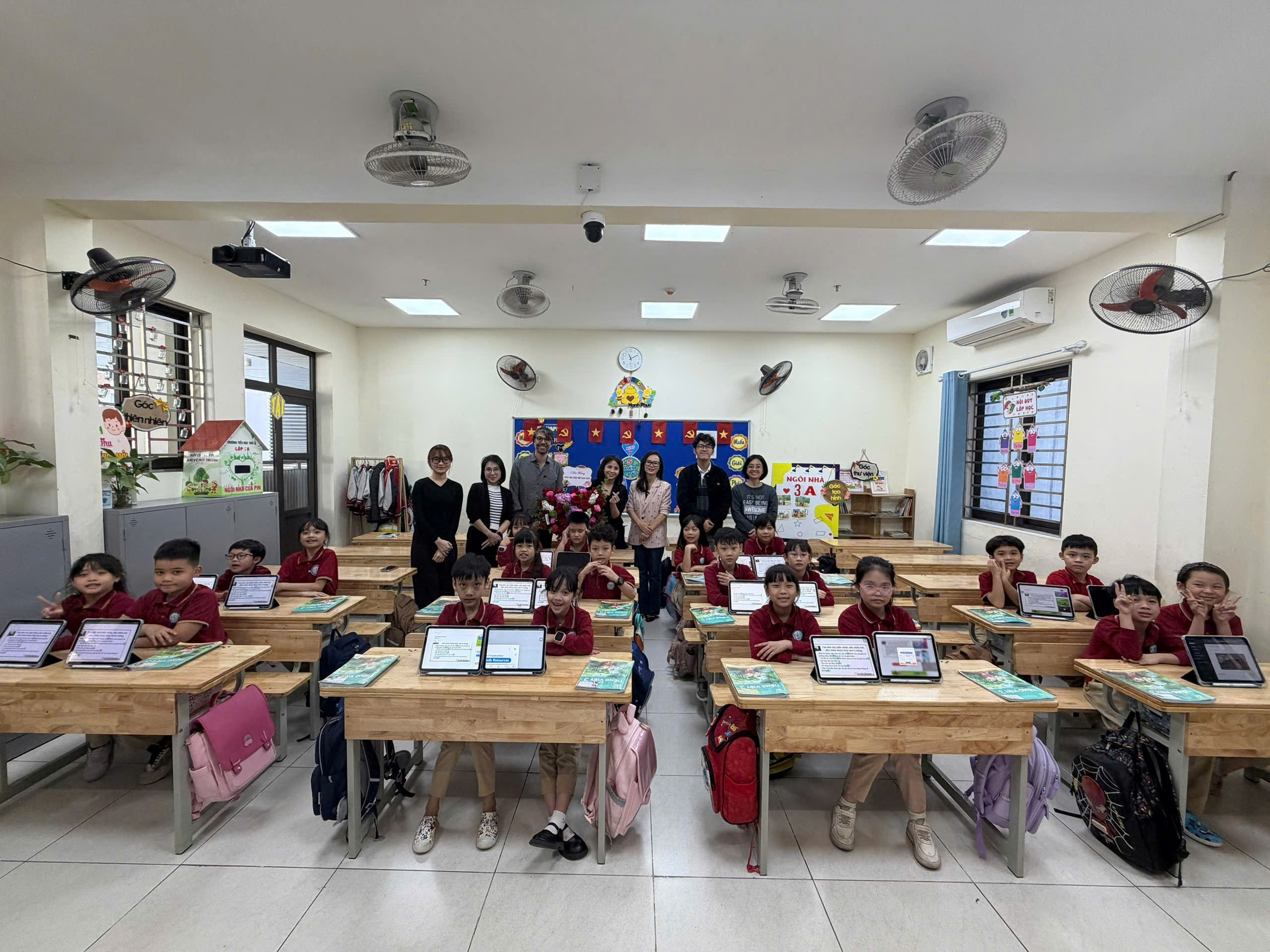 A group of students in a classroom
AI-generated content may be incorrect.