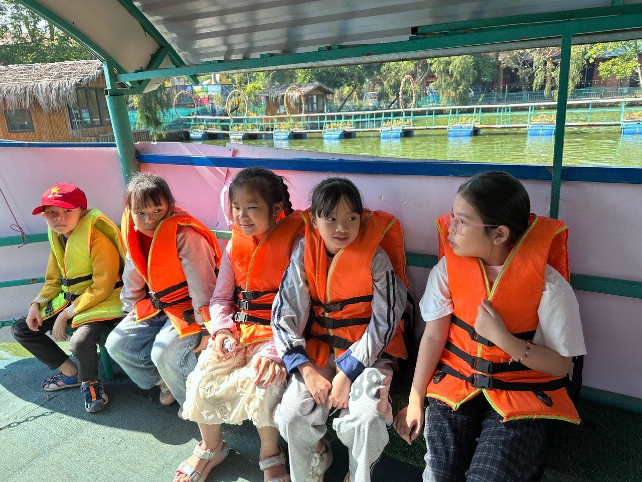 A group of children wearing life jackets
AI-generated content may be incorrect.