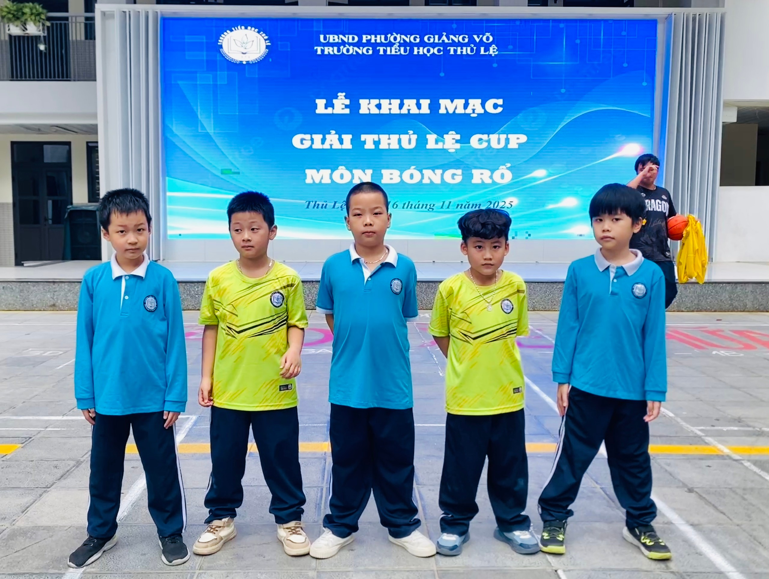 A group of boys standing in front of a screen

AI-generated content may be incorrect.