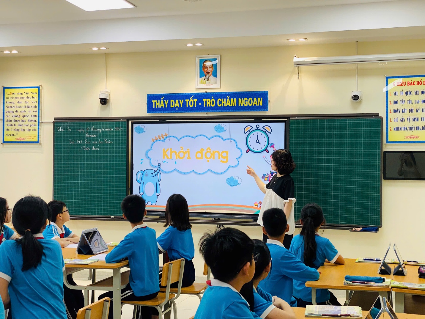 A group of children in a classroom

AI-generated content may be incorrect.