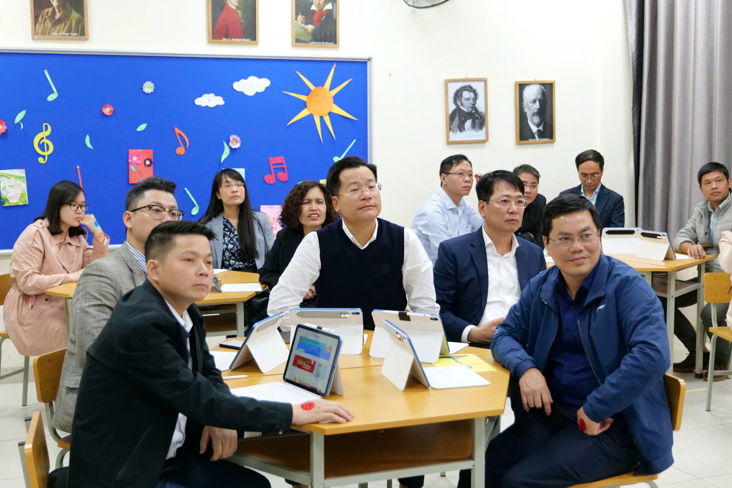 A group of people sitting around a table

AI-generated content may be incorrect.