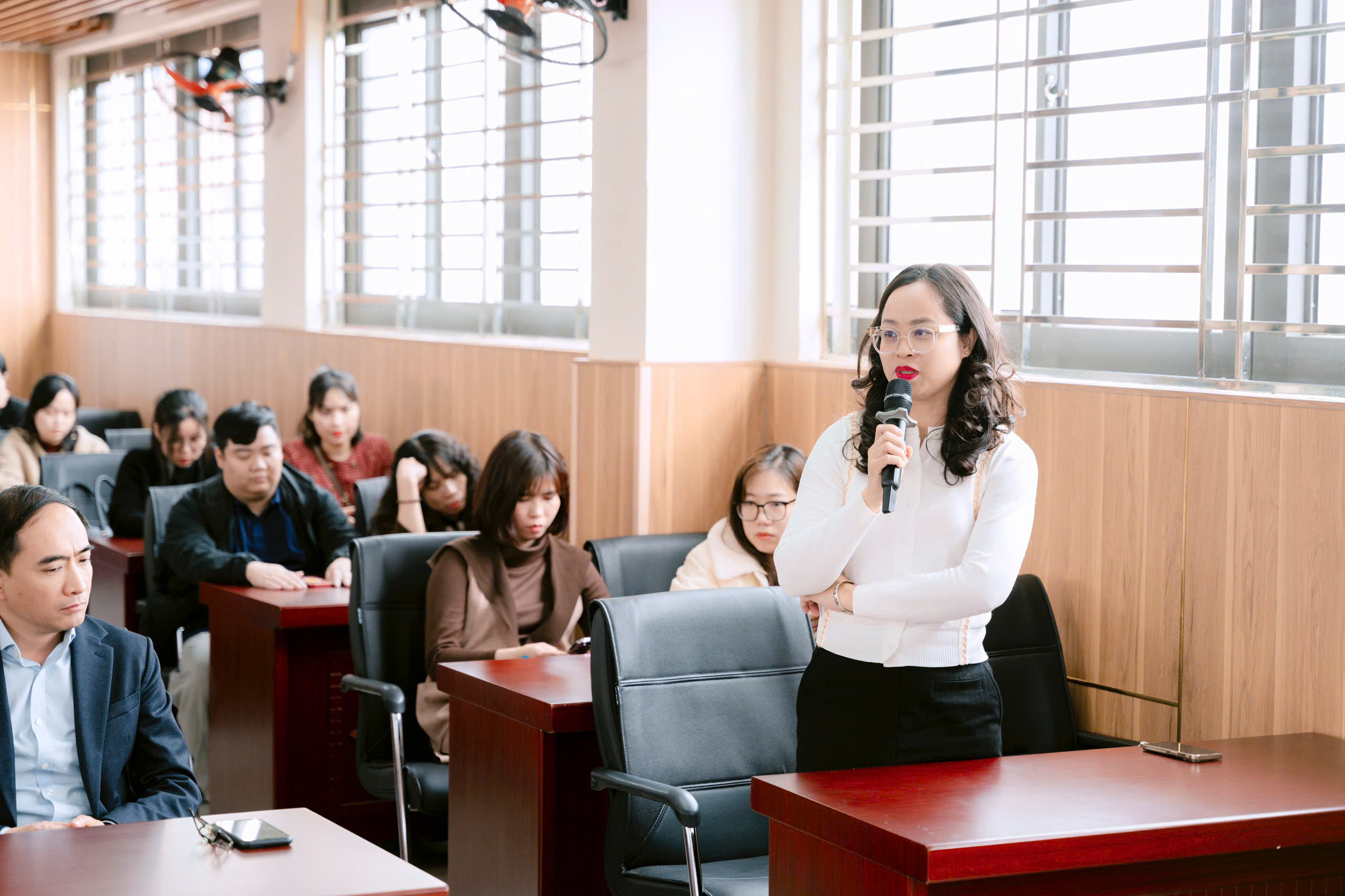 A person speaking into a microphone in a classroom

AI-generated content may be incorrect.