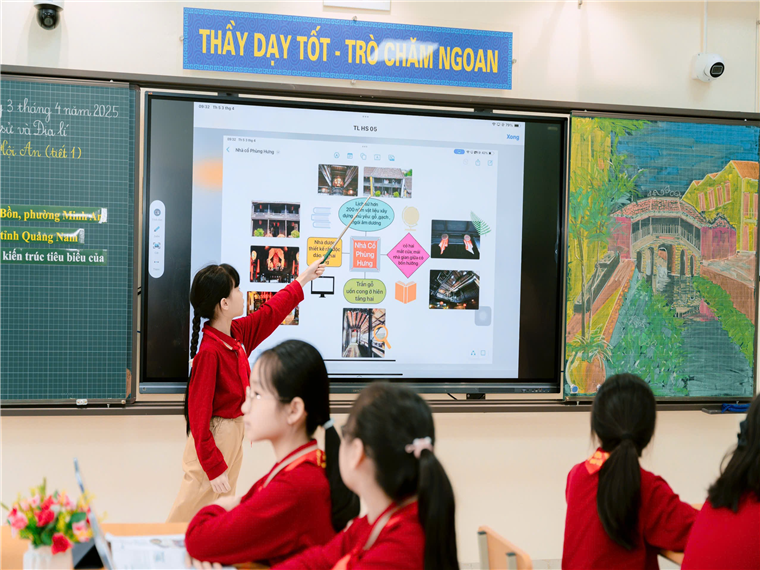 A group of children in a classroom

AI-generated content may be incorrect.