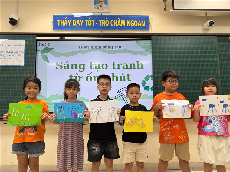 A group of children holding up paper
AI-generated content may be incorrect.