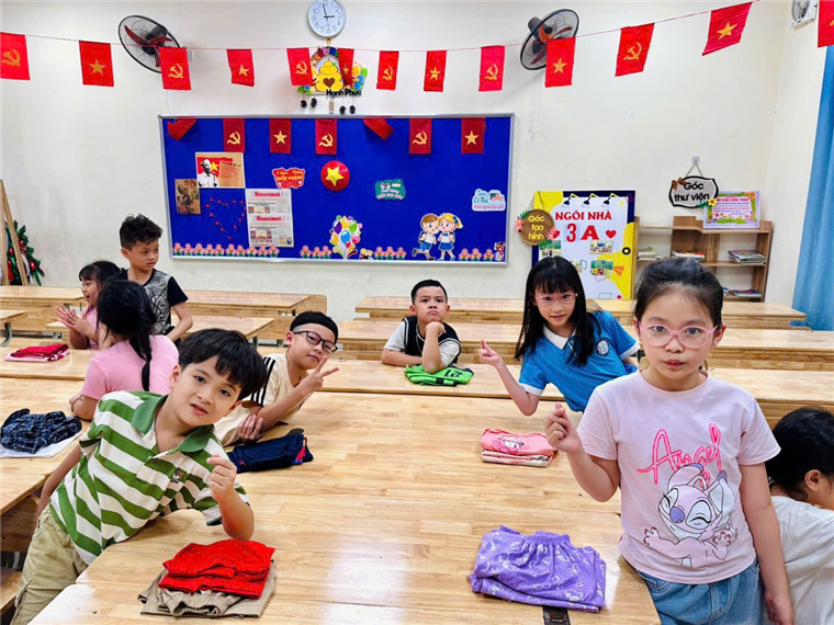 A group of children in a classroom
AI-generated content may be incorrect.