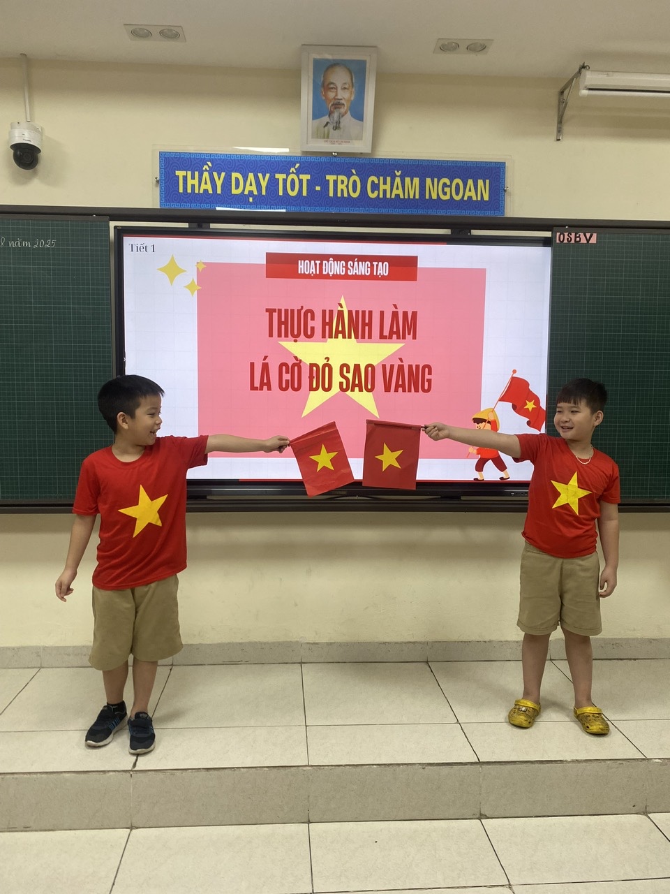 C:\Users\Administrator\Desktop\cờ đỏ 3.jpg